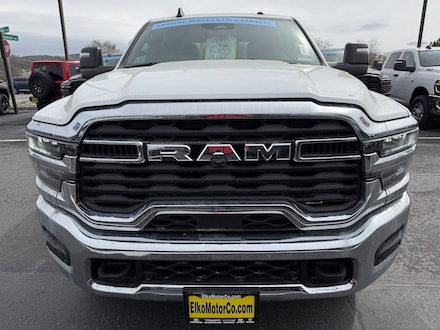 2026 Ram 3500 TRADESMAN CREW CAB 4X4 8' BOX Pickup