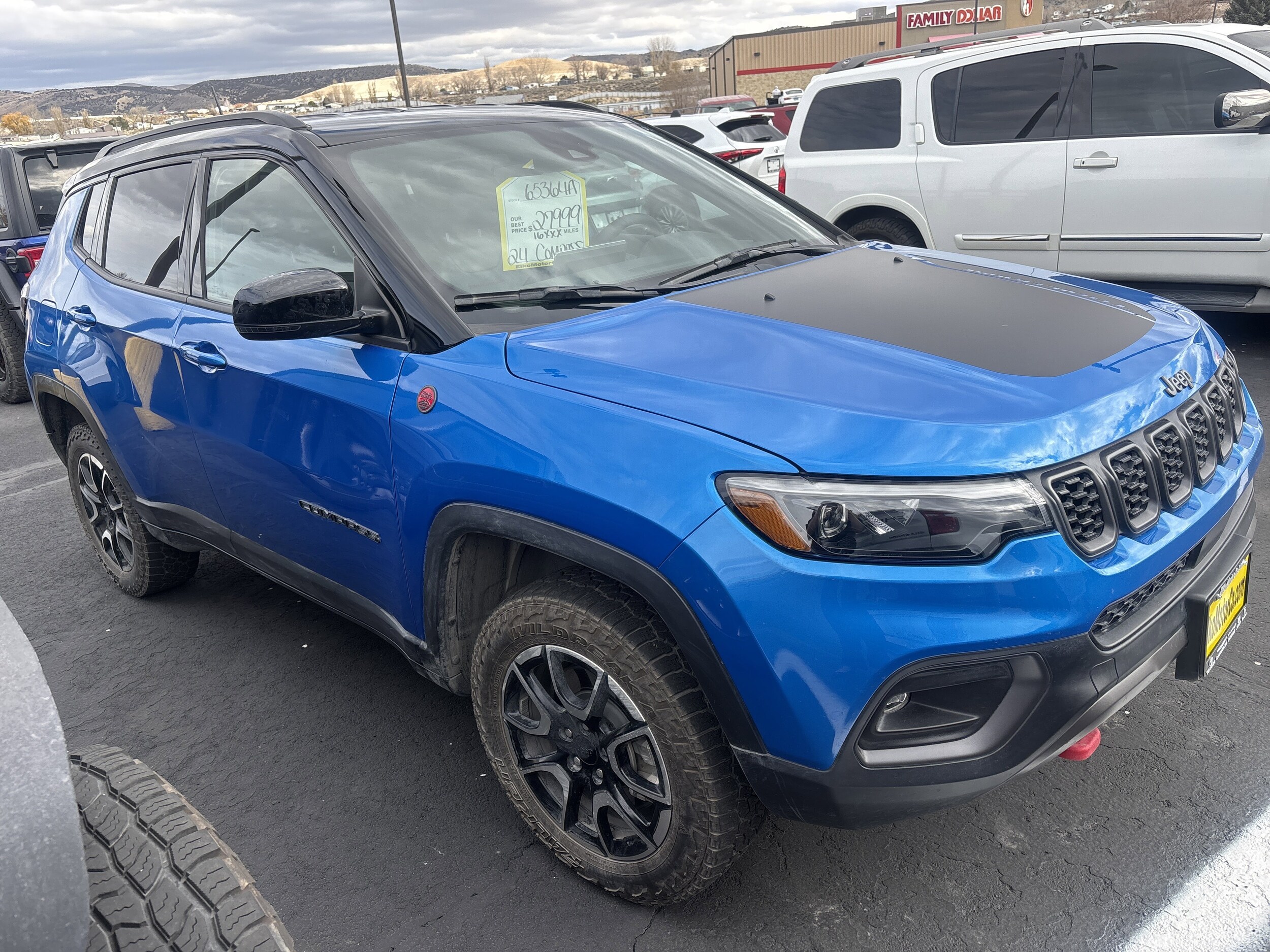 2024 Jeep Compass Trailhawk photo 2