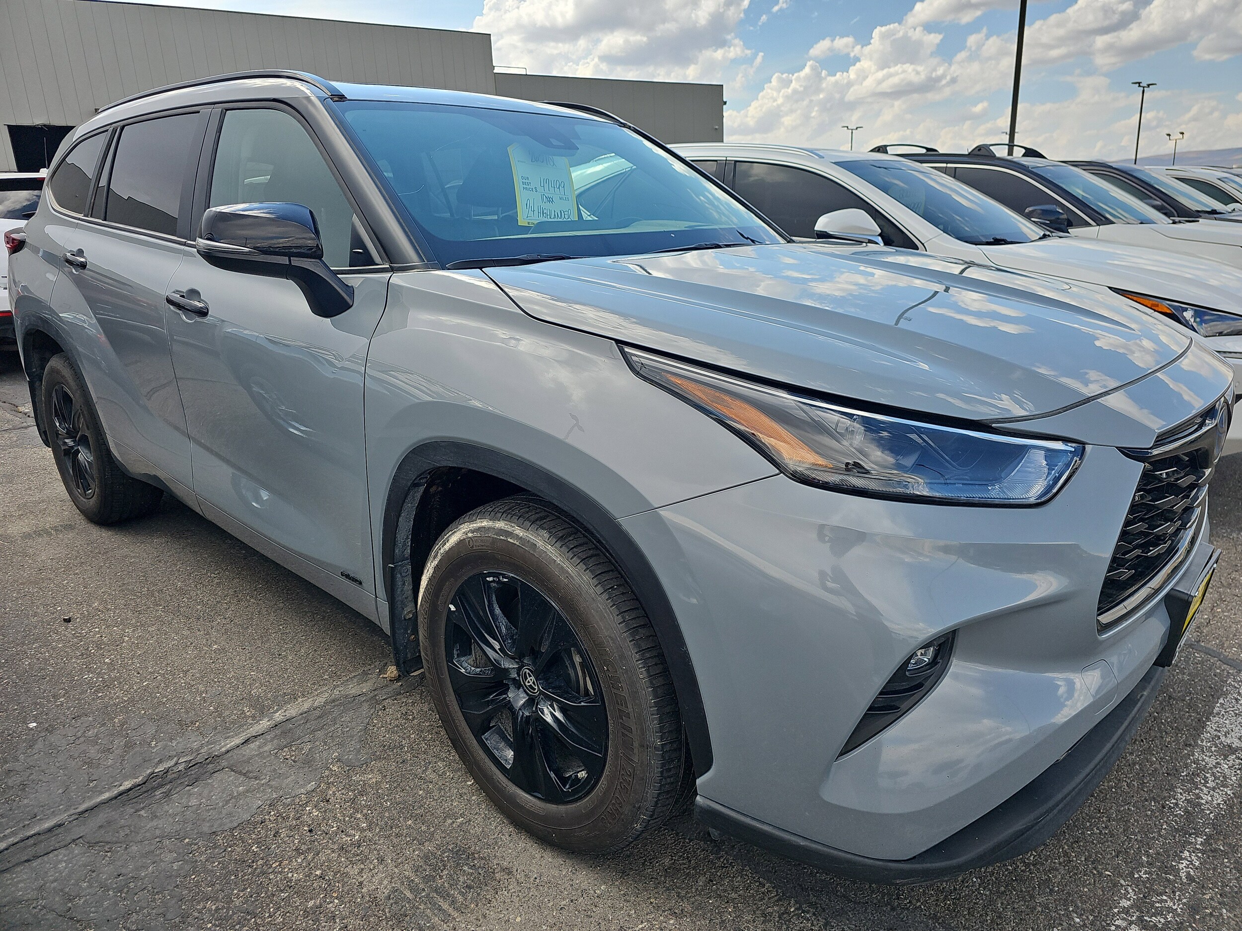 2024 Toyota Highlander Hybrid XLE photo 3
