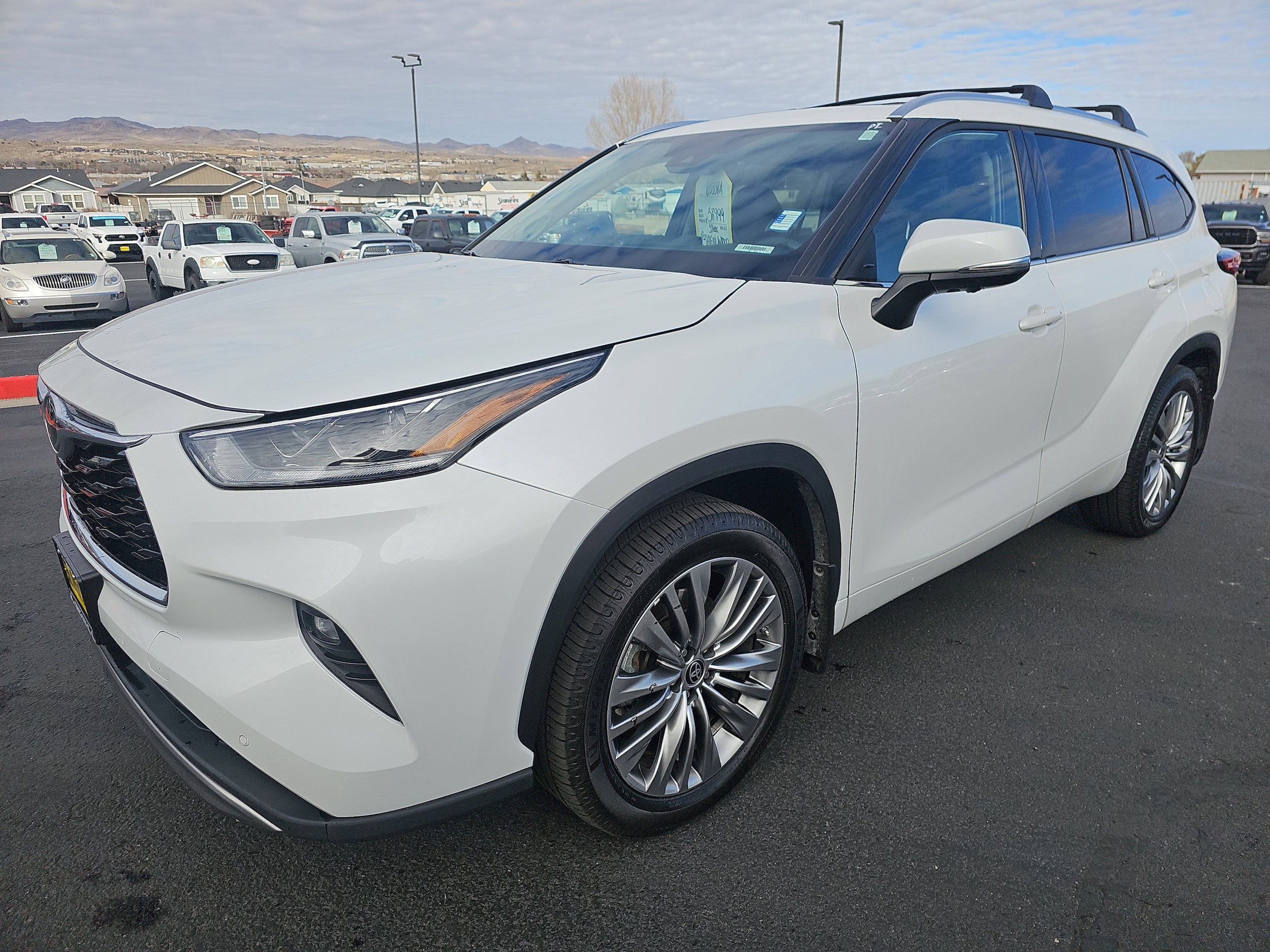 2023 Toyota Highlander Platinum's photo