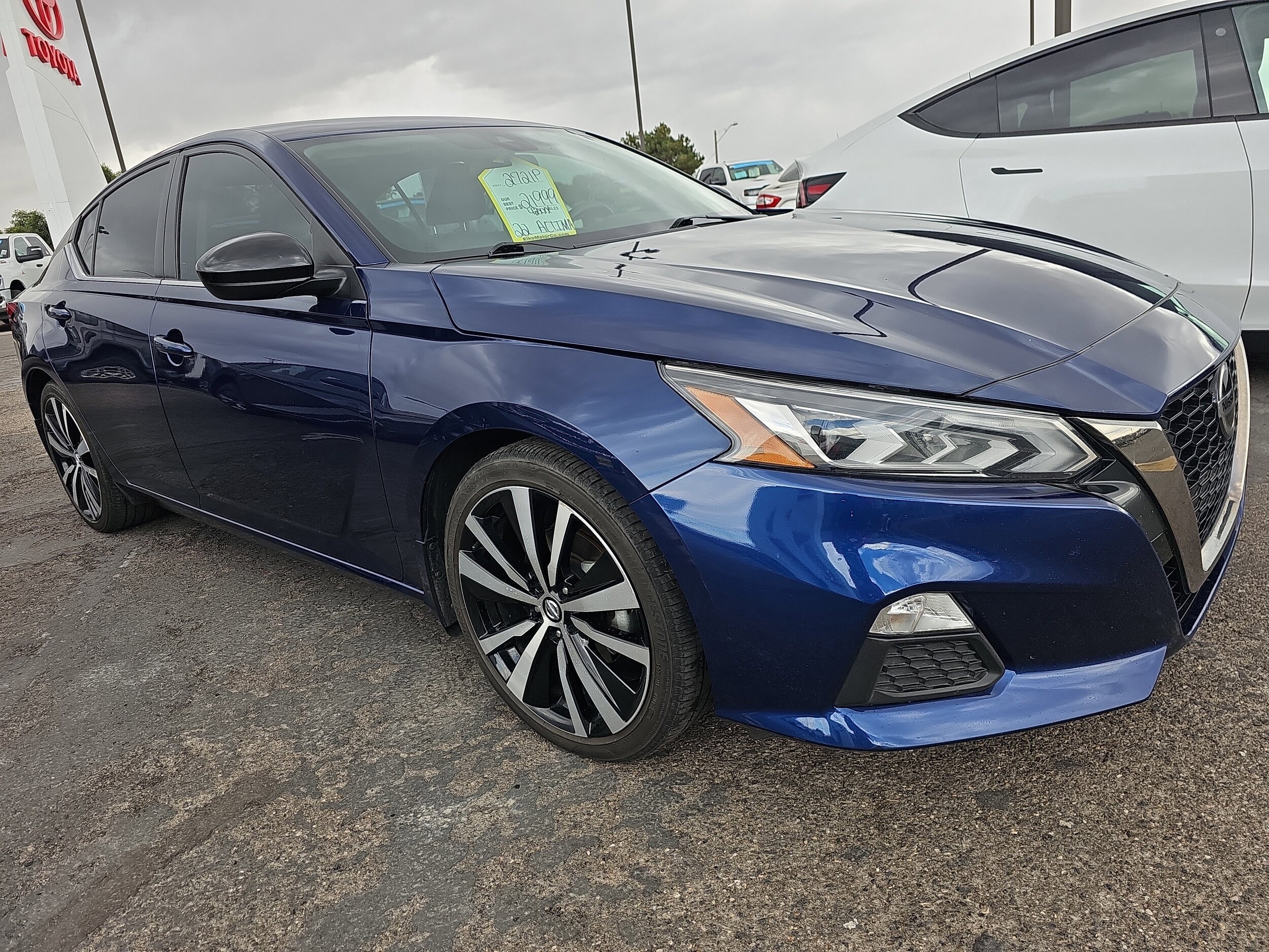 2022 Nissan Altima SR photo 3