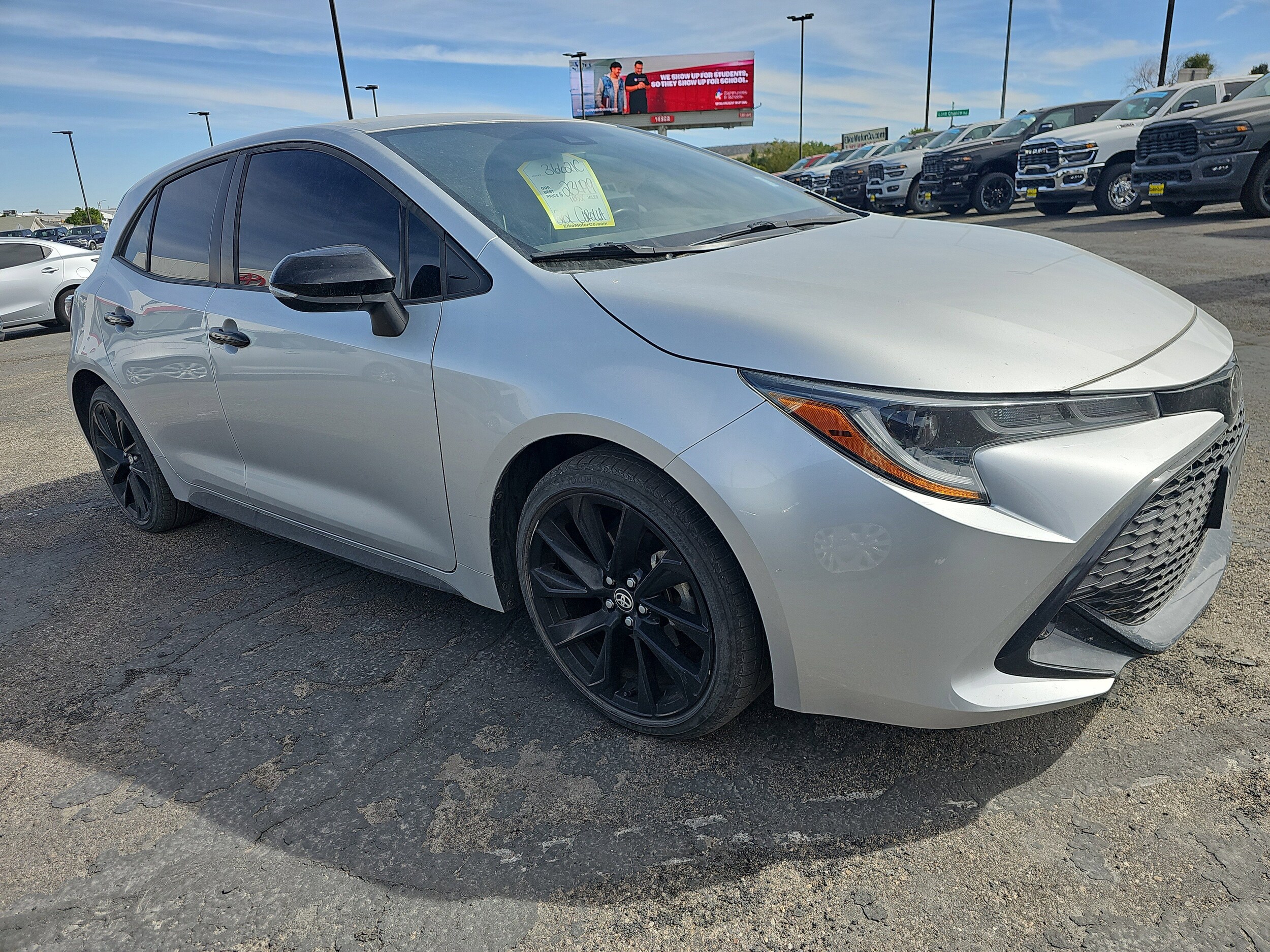 2022 Toyota Corolla SE photo 2