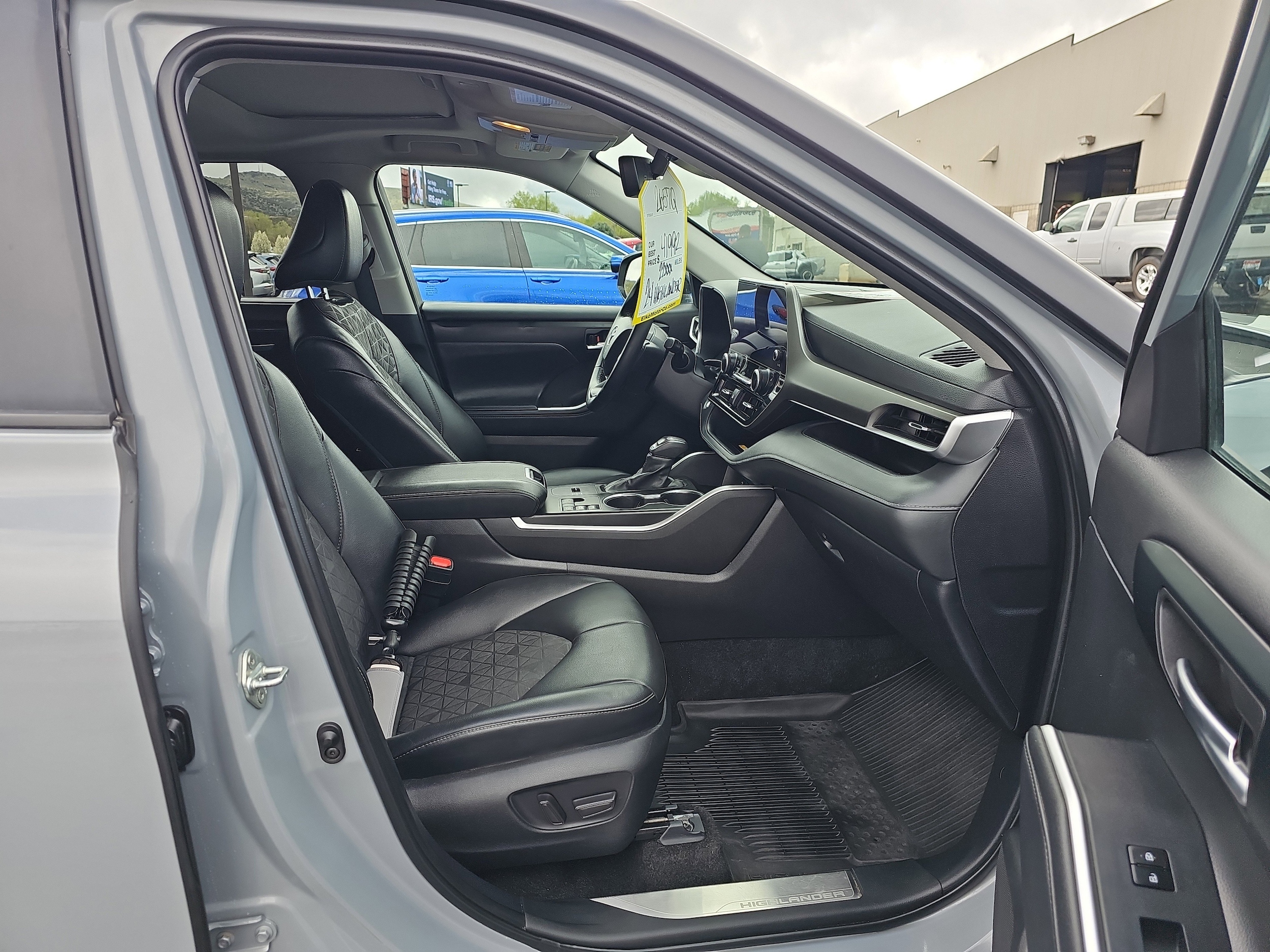 2024 Toyota Highlander XLE Nightshade - Photo 11