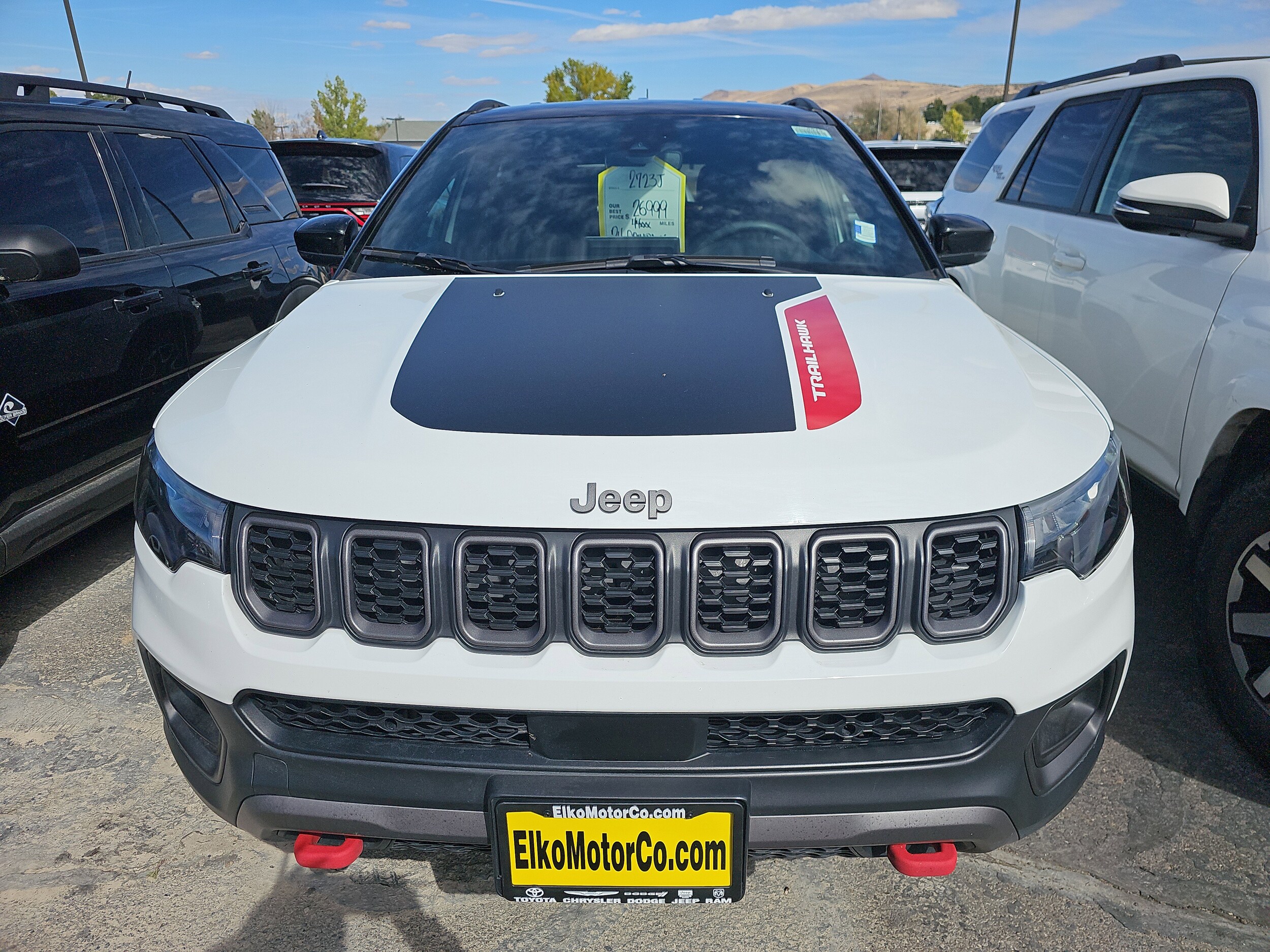 2024 Jeep Compass Trailhawk photo 2