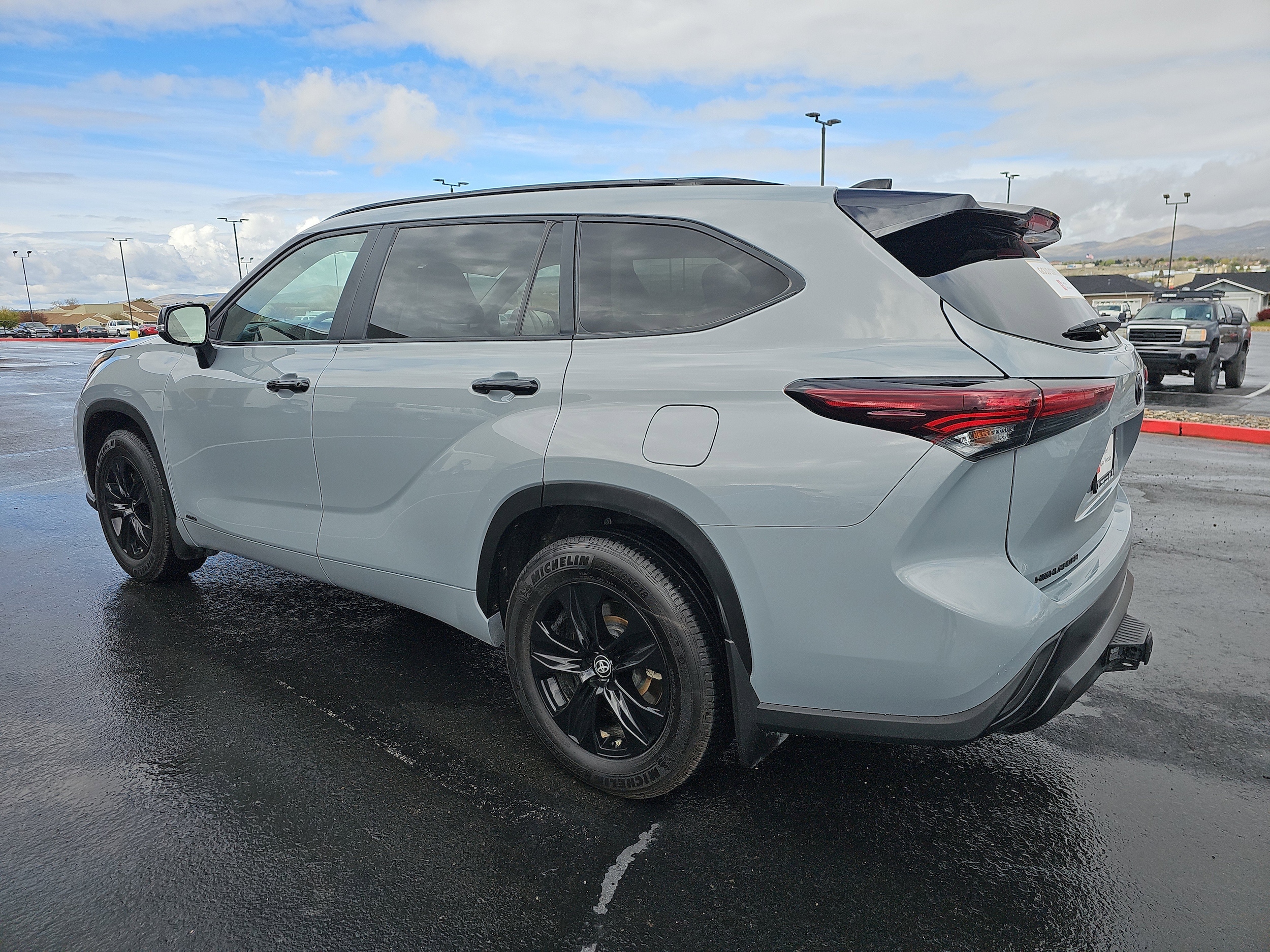 2024 Toyota Highlander XLE Nightshade - Photo 8