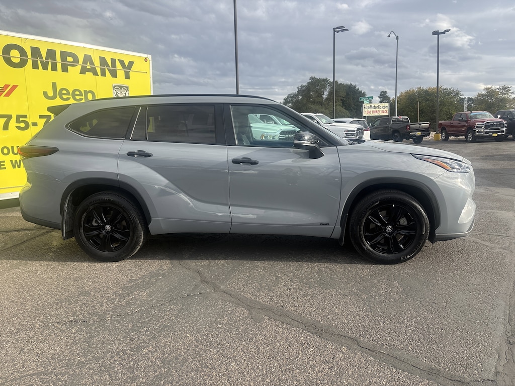 Used 2024 Toyota Highlander Hybrid XLE SUV