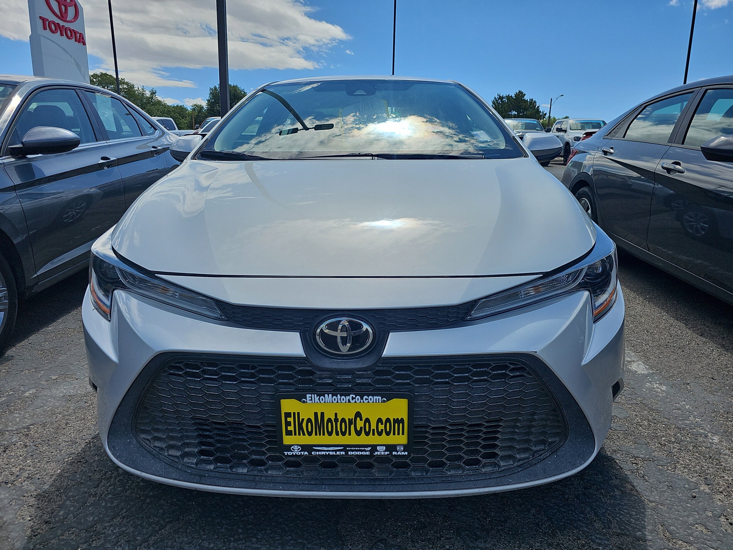 2022 Toyota Corolla LE photo 2