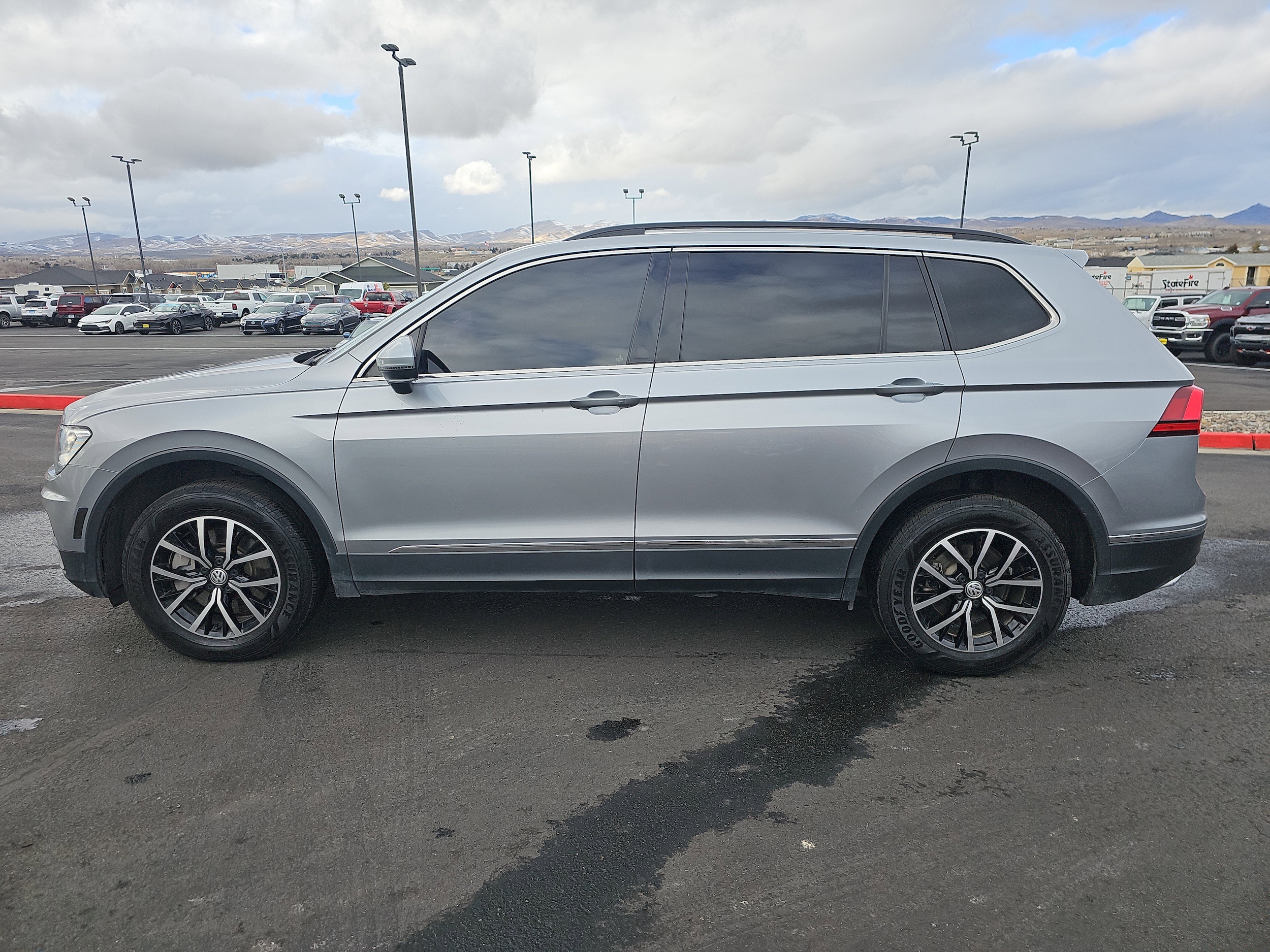 2021 Volkswagen Tiguan SE - Photo 9