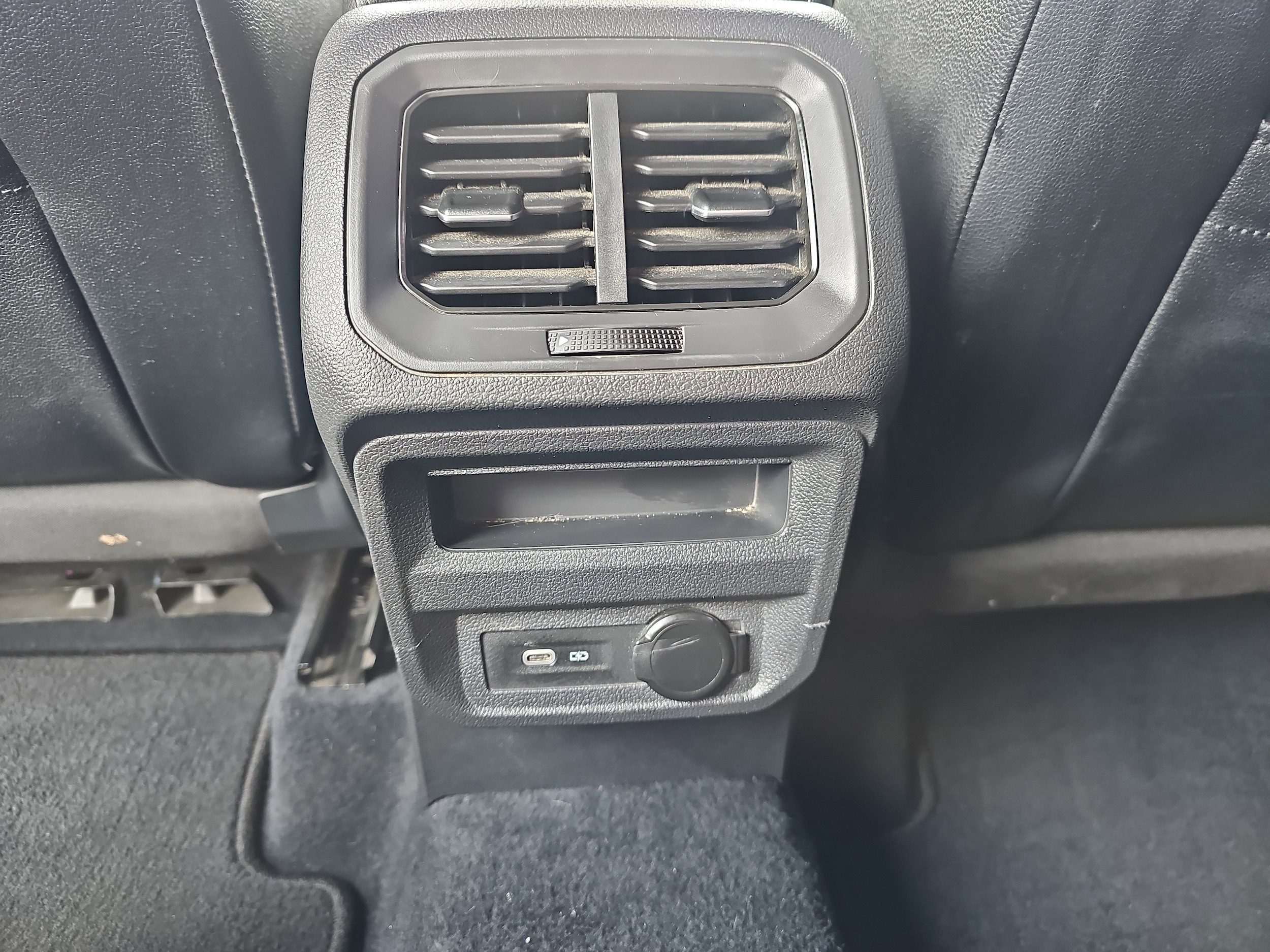 2021 Volkswagen Tiguan SE - Photo 14