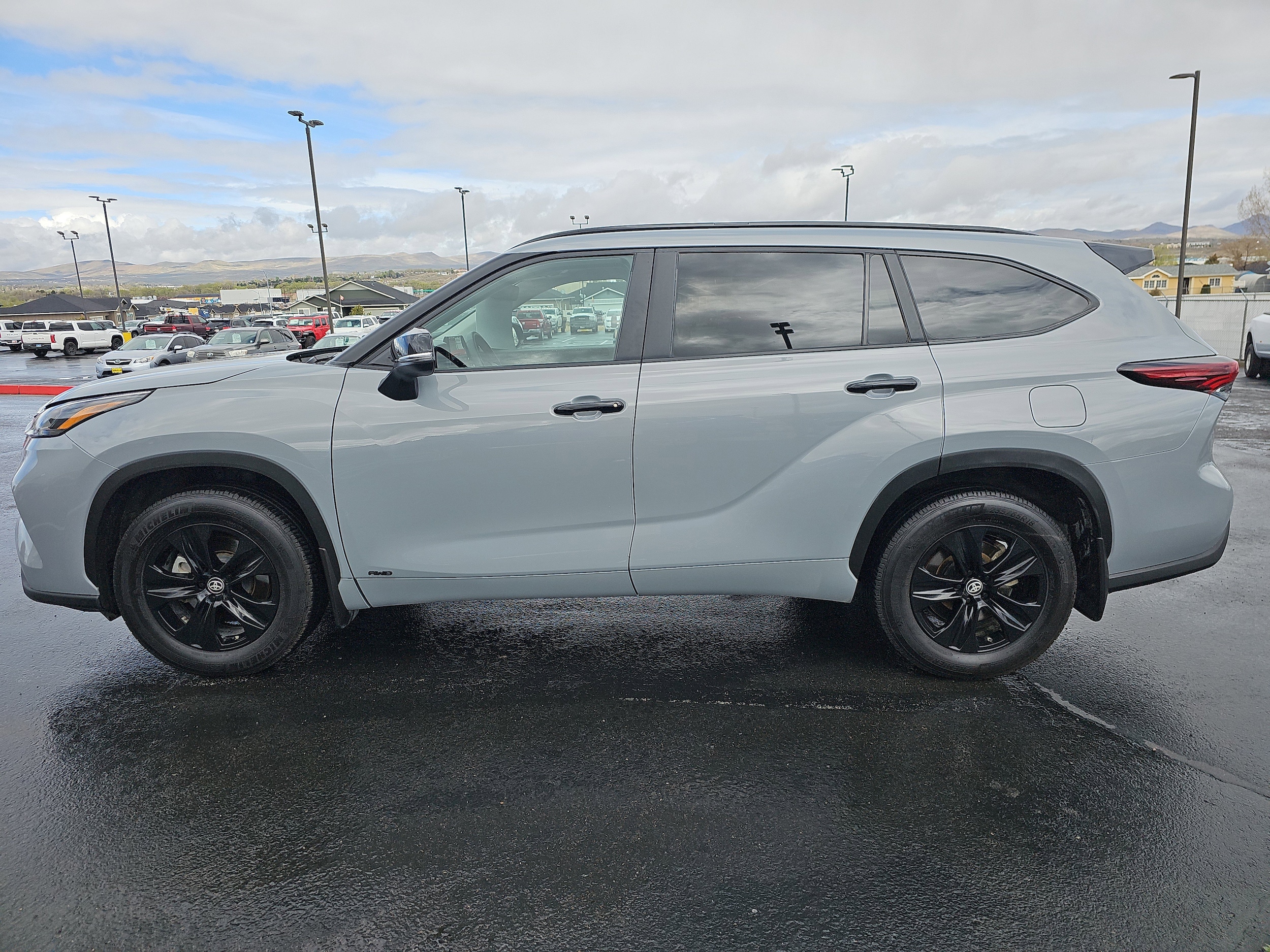 2024 Toyota Highlander XLE Nightshade - Photo 9