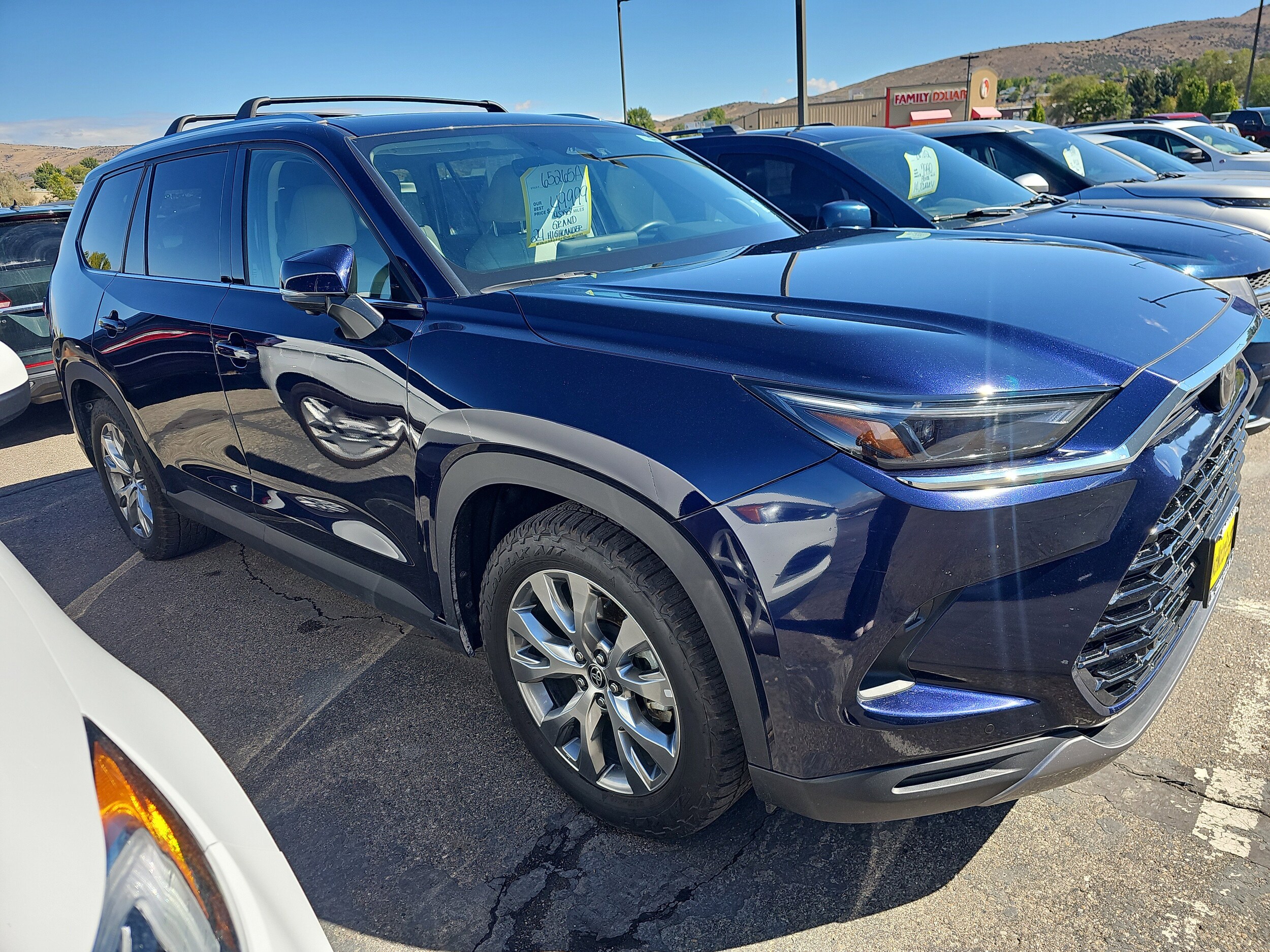 2024 Toyota Highlander Hybrid photo 3