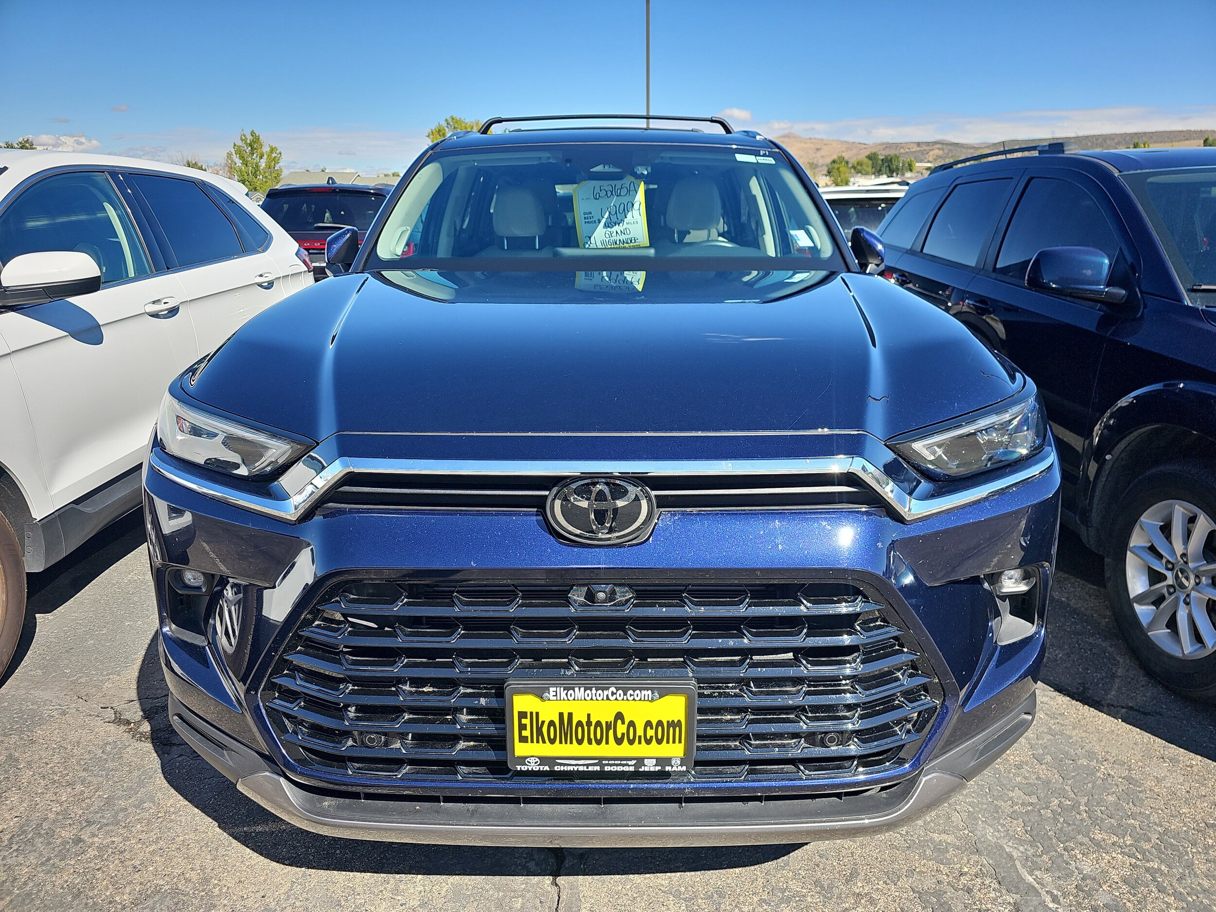 2024 Toyota Highlander Hybrid photo 2