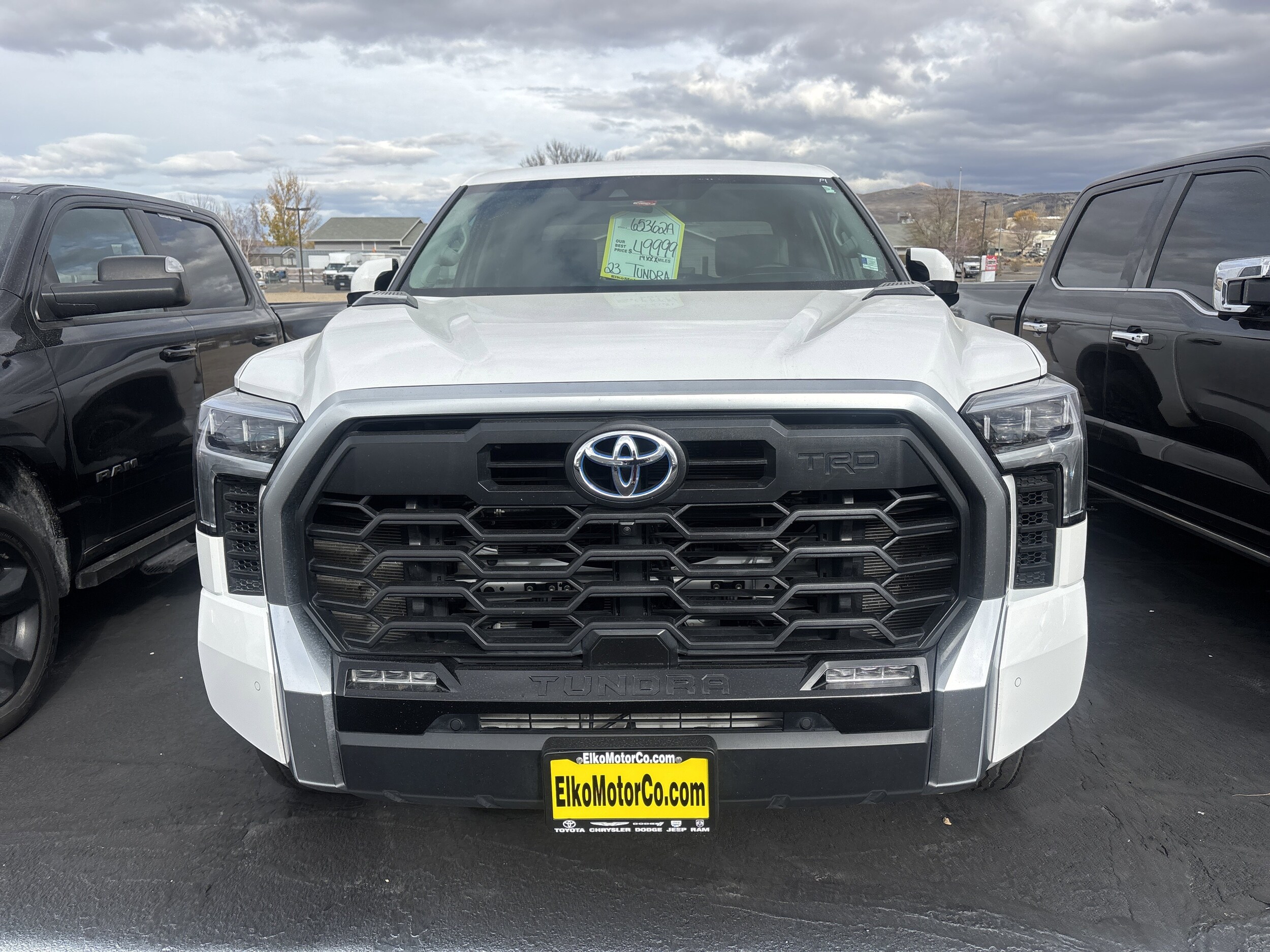 2023 Toyota Tundra Limited CrewMax photo 2