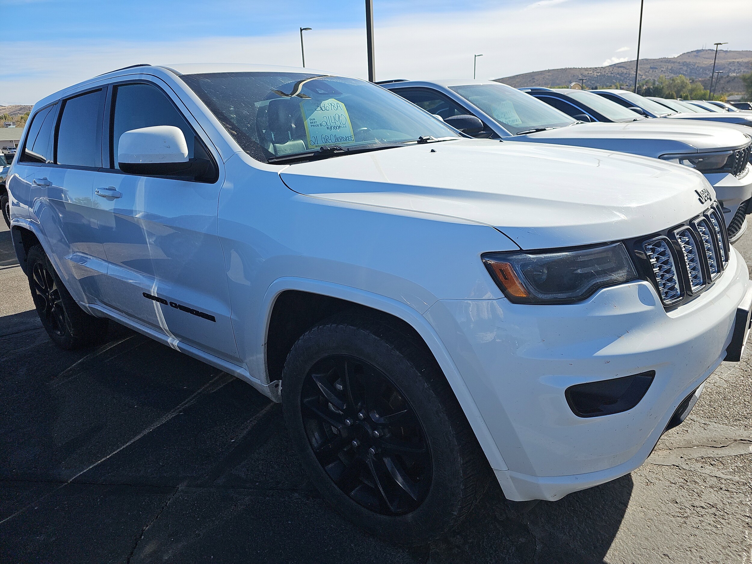 2021 Jeep Grand Cherokee Laredo photo 2