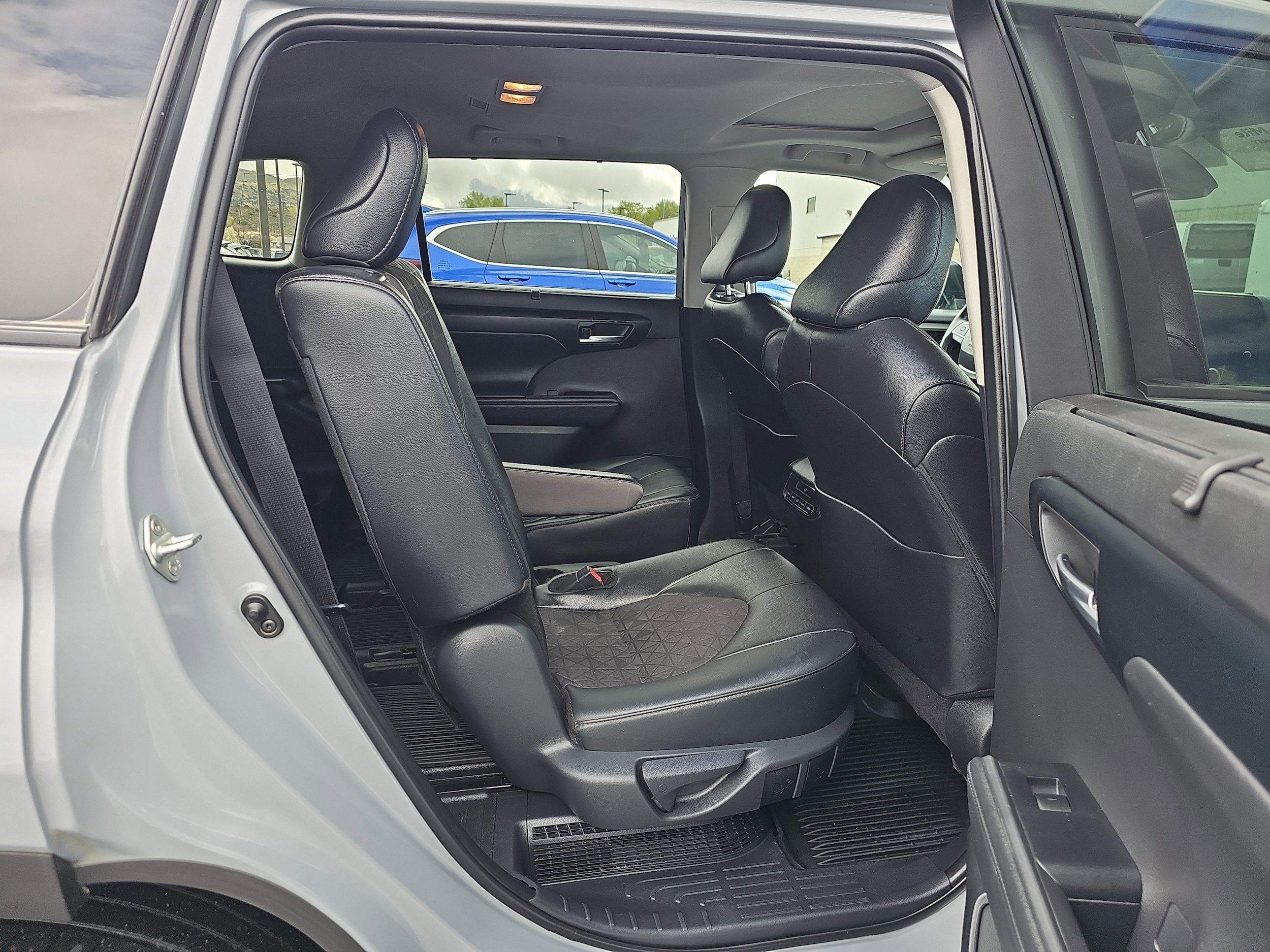 2024 Toyota Highlander XLE Nightshade - Photo 12