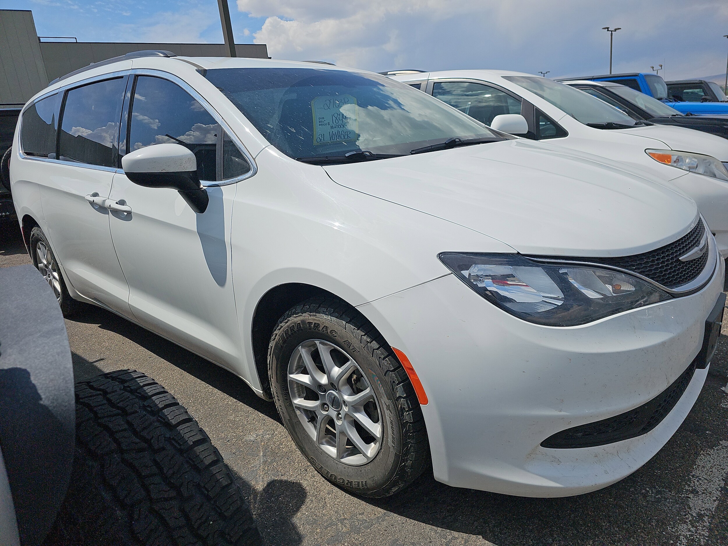 2021 Chrysler Voyager LXi photo 3