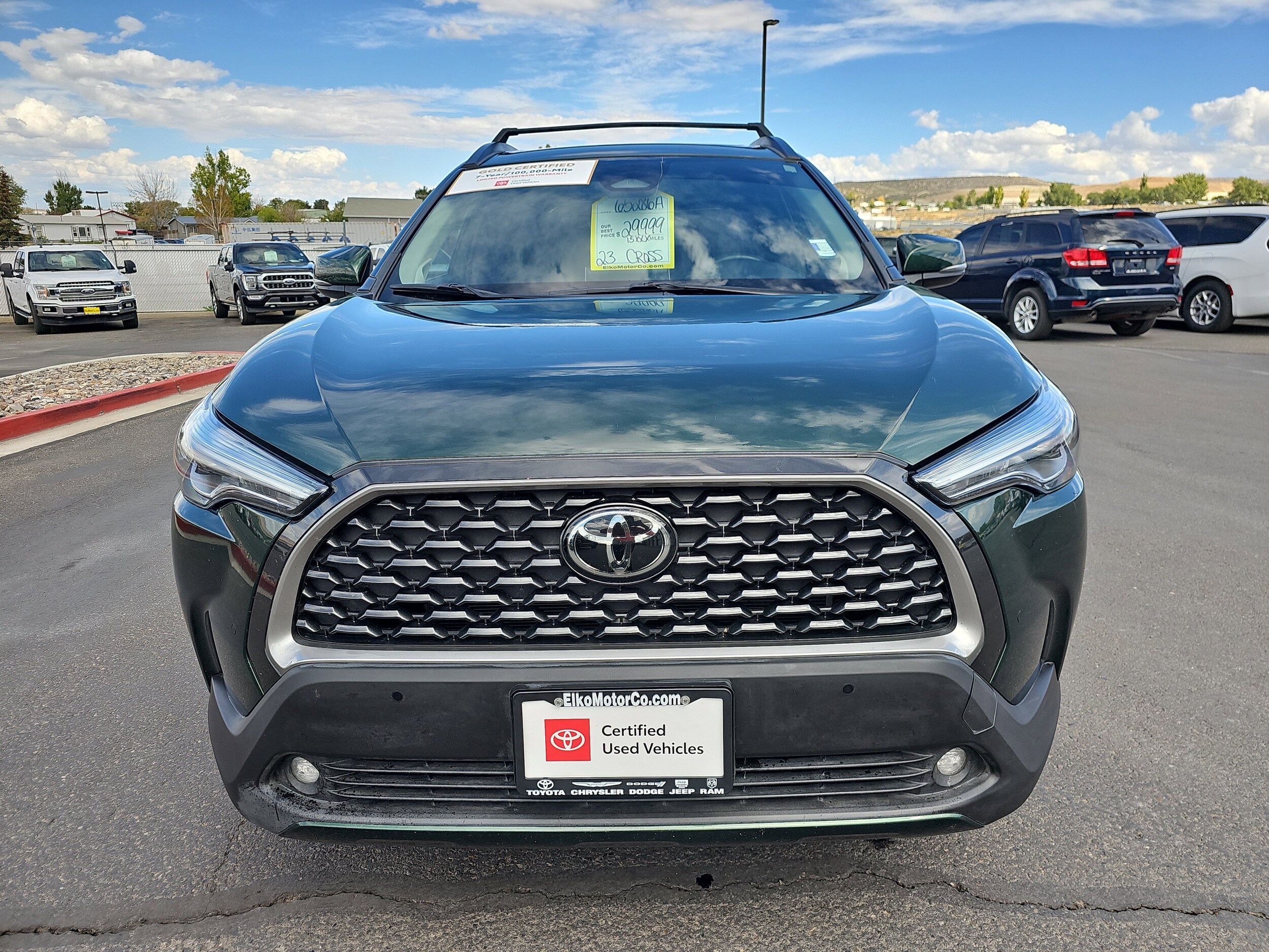 2023 Toyota Corolla Cross XLE photo 2