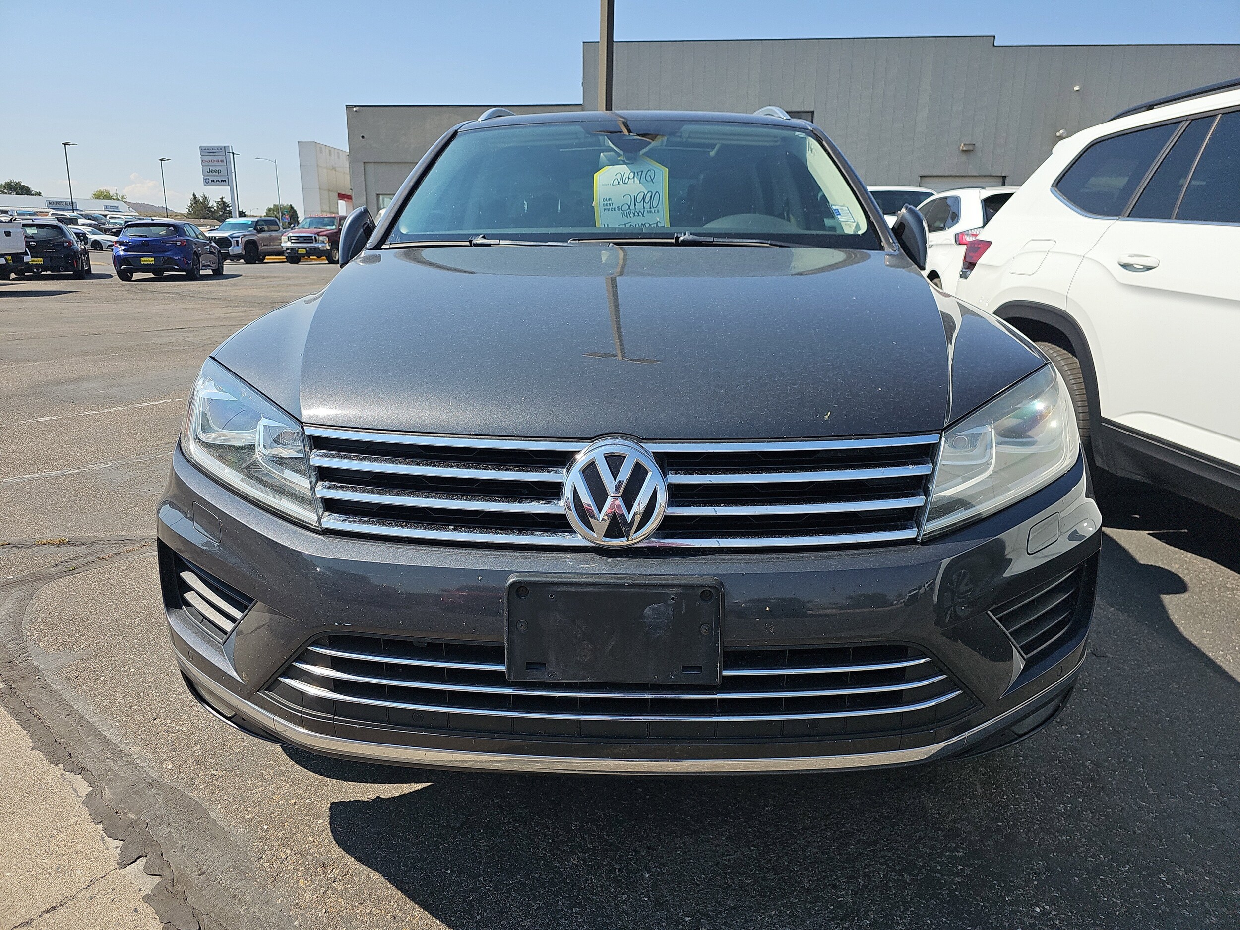 2016 Volkswagen Touareg FSI Sport Lux Executive photo 2