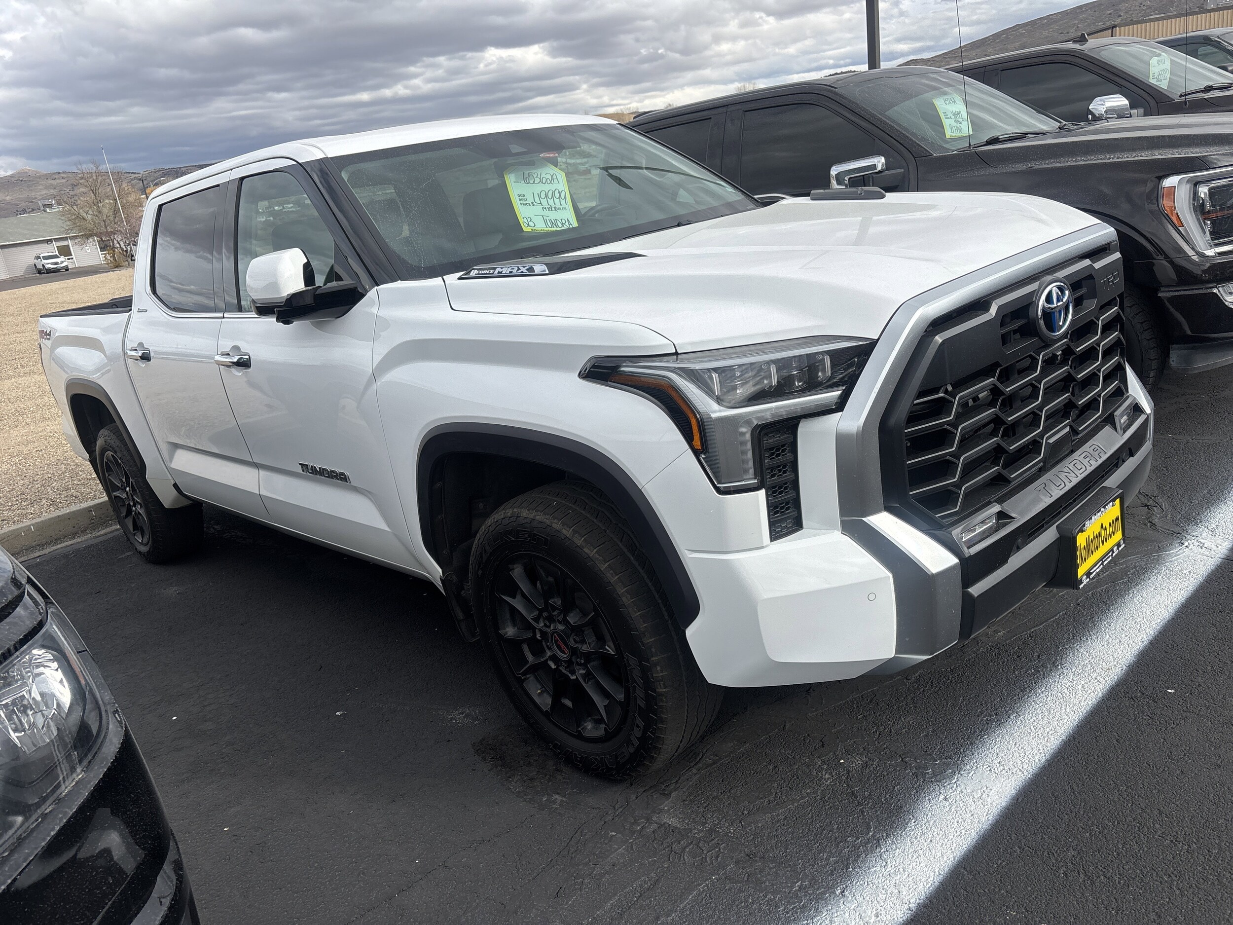 2023 Toyota Tundra Limited CrewMax photo 3