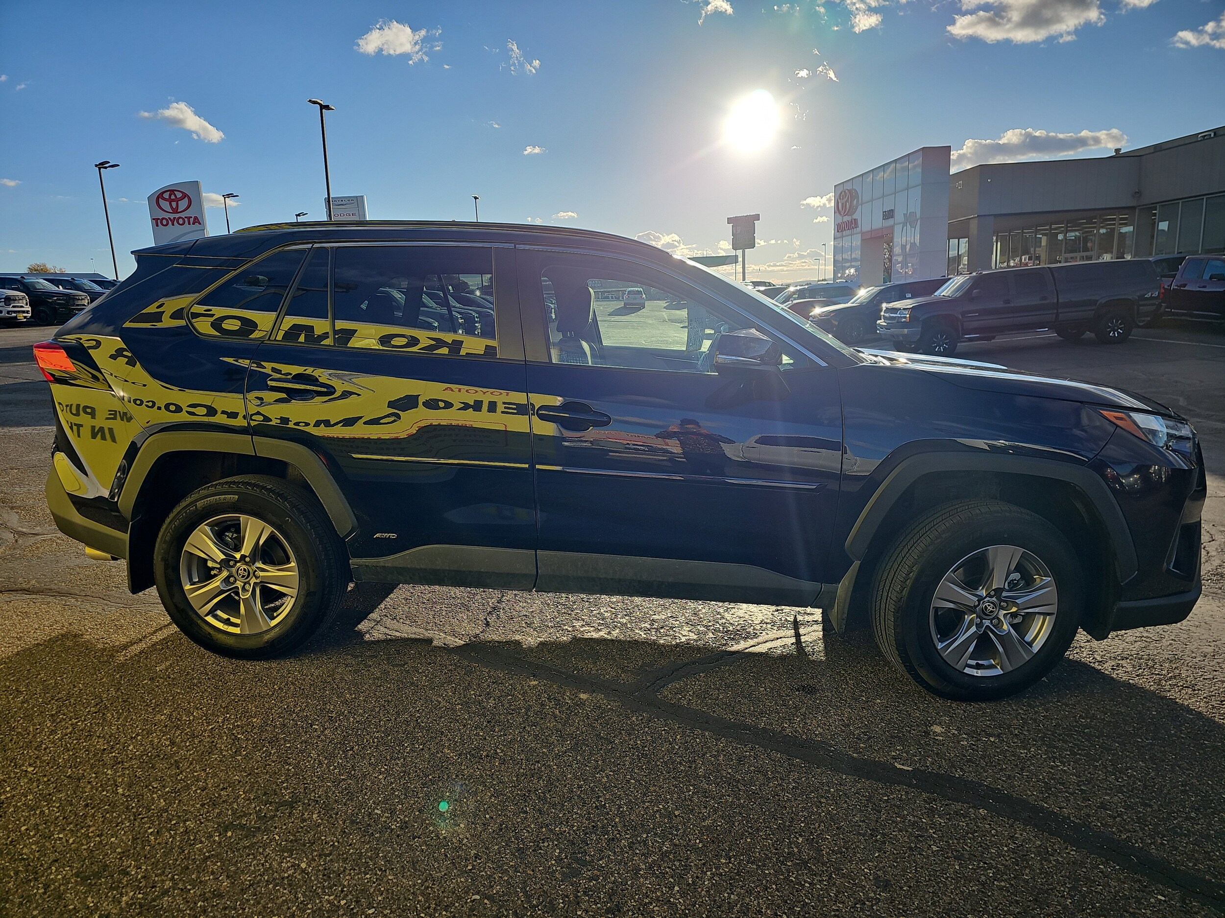 2025 Toyota RAV4 Hybrid XLE photo 2