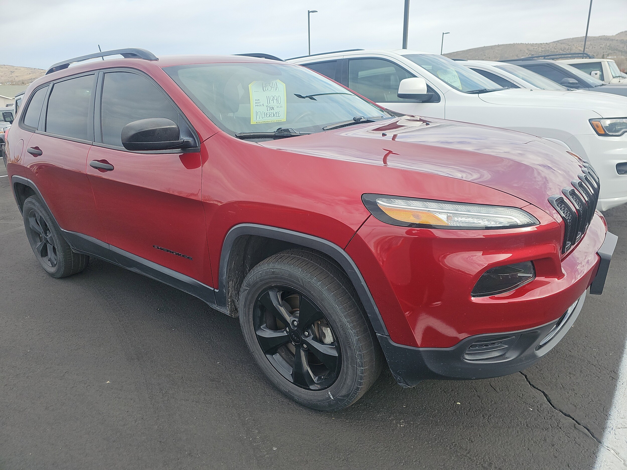 2017 Jeep Cherokee Sport photo 2