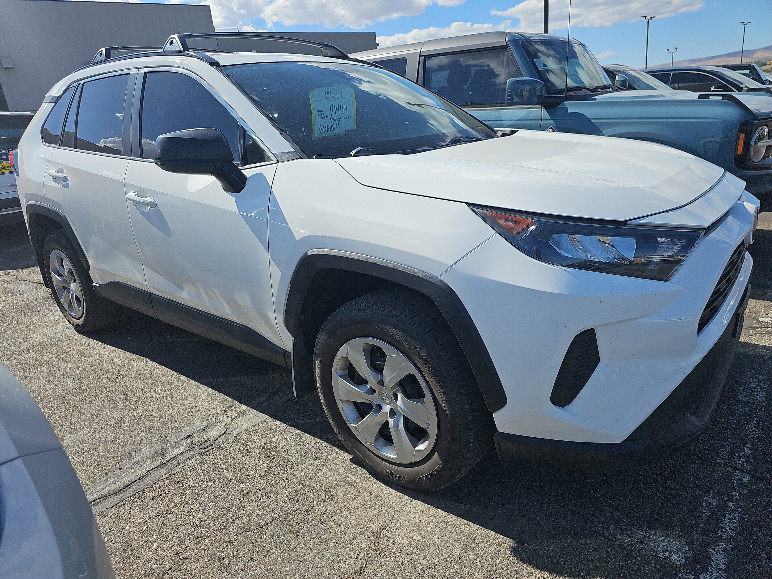 2020 Toyota RAV4 LE photo 3