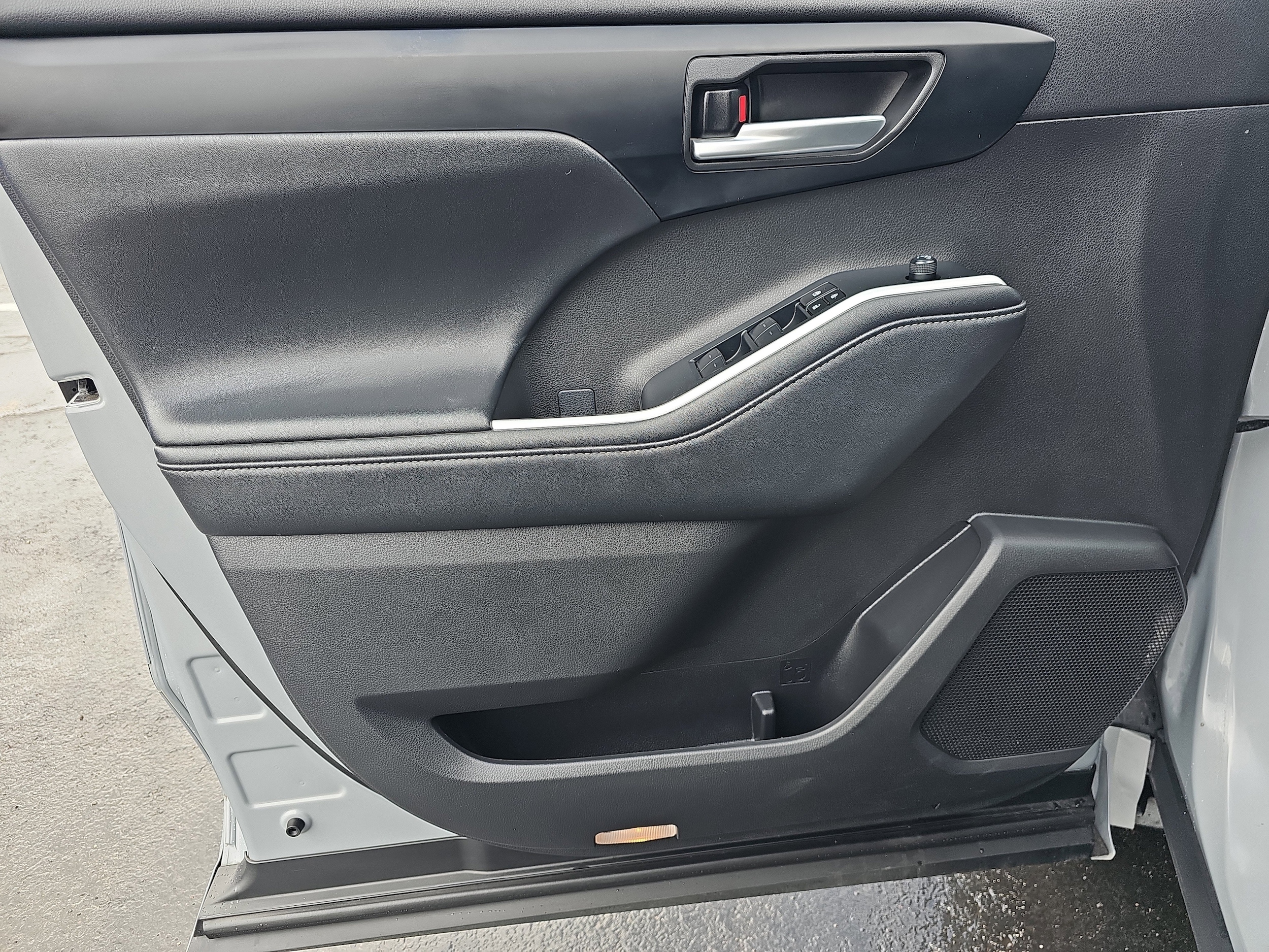 2024 Toyota Highlander XLE Nightshade - Photo 17