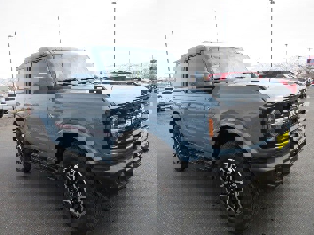 2023 Ford Bronco Outer Banks photo 3