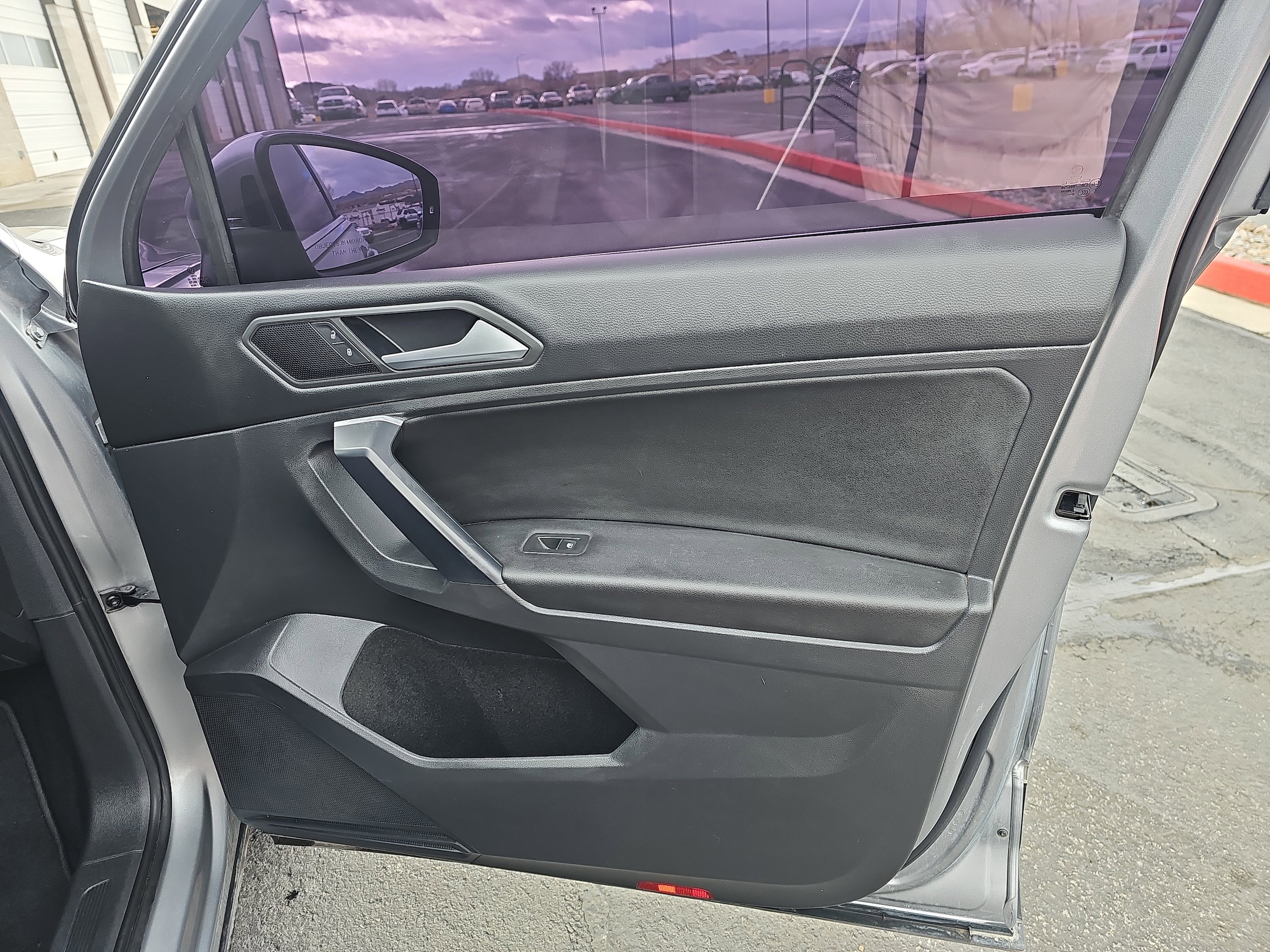 2021 Volkswagen Tiguan SE - Photo 10