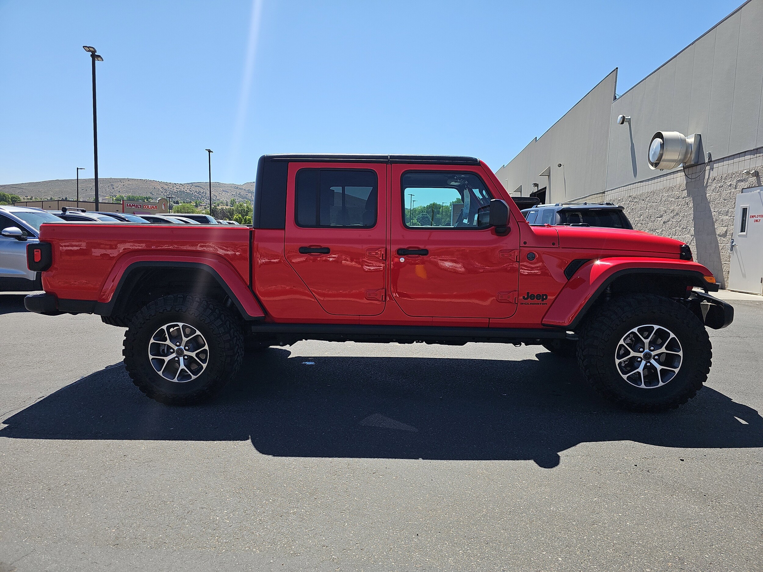 2024 Jeep Gladiator Sport photo 4