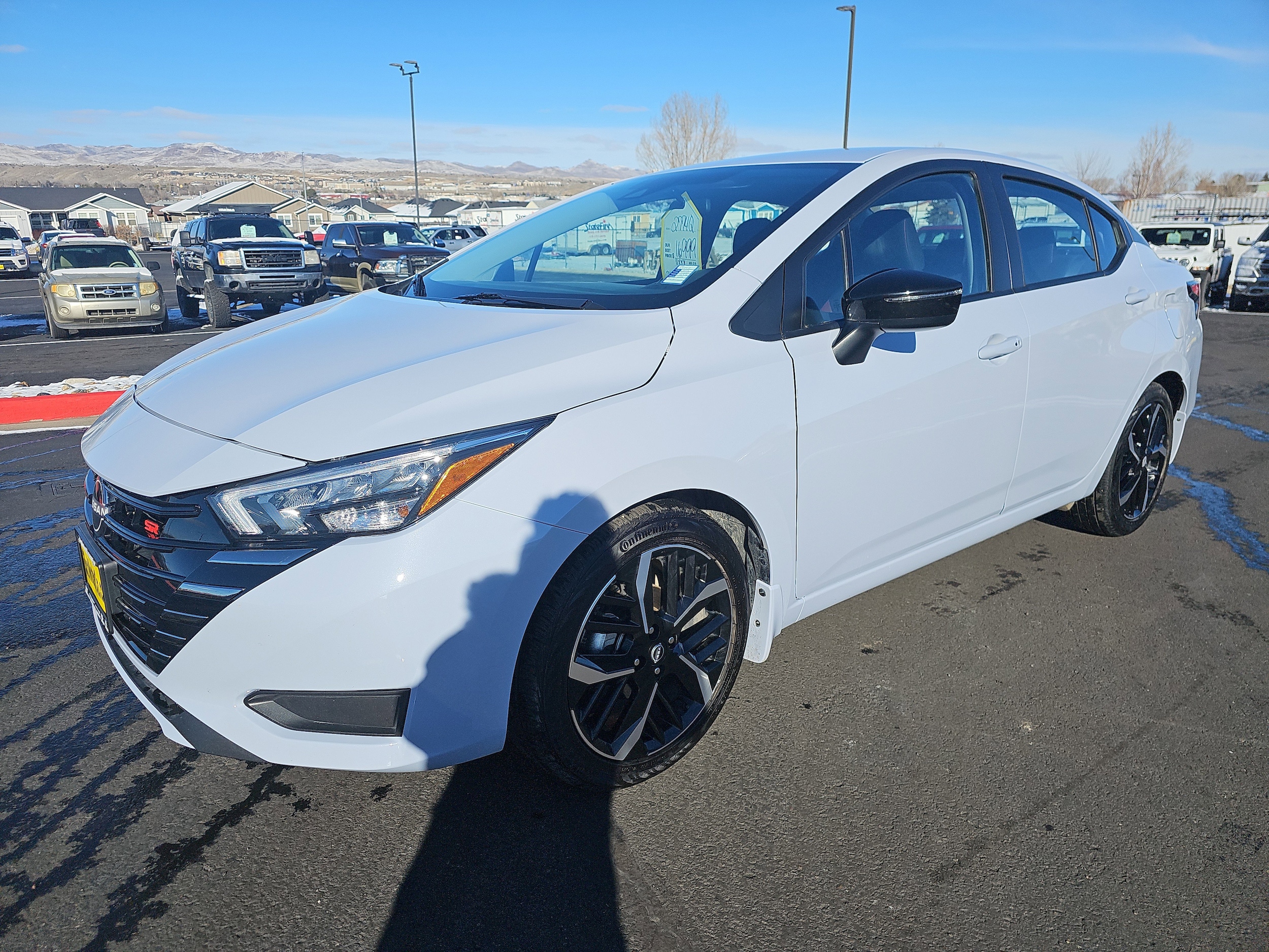 2024 Nissan Versa SR's photo