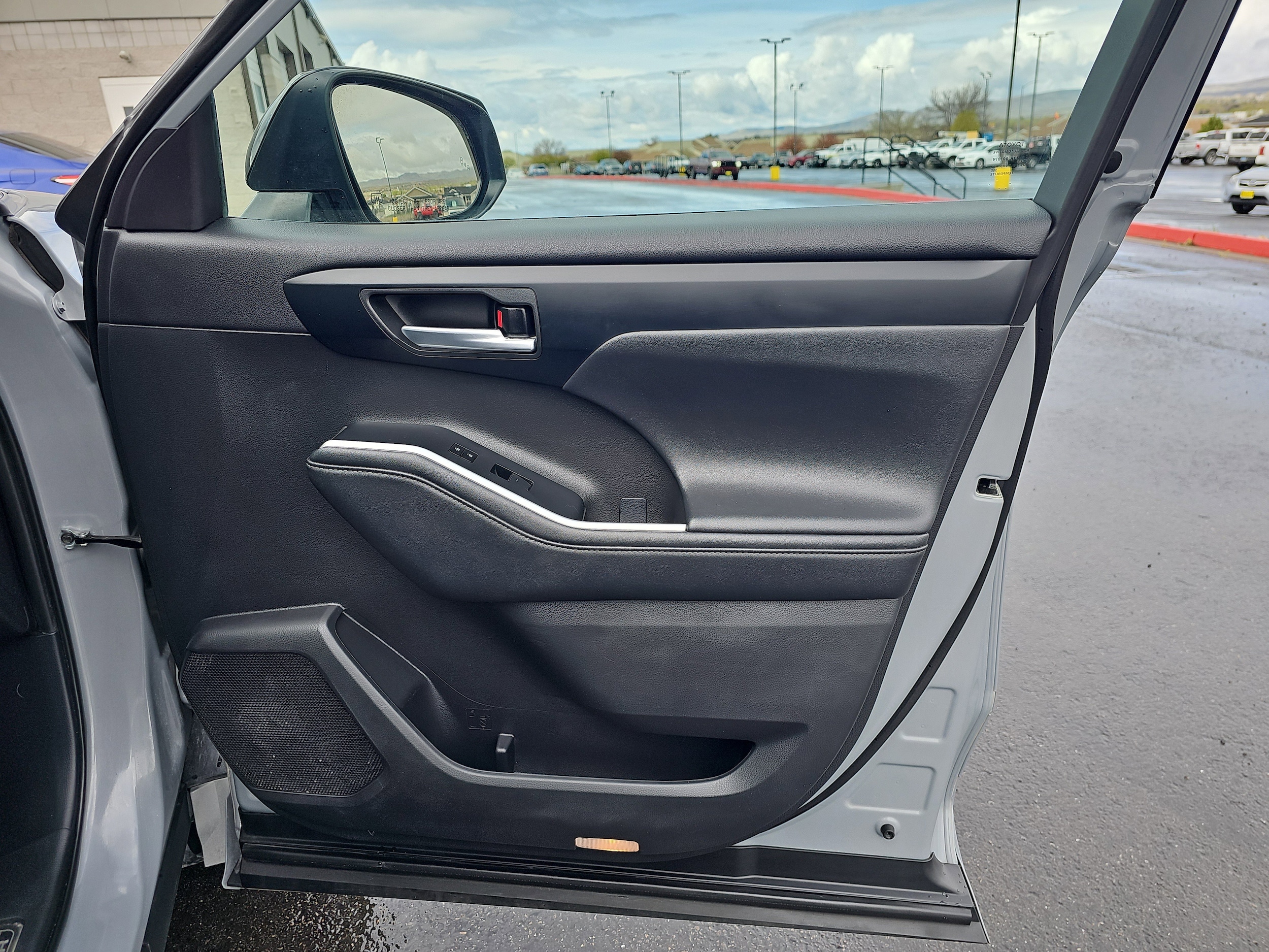 2024 Toyota Highlander XLE Nightshade - Photo 10