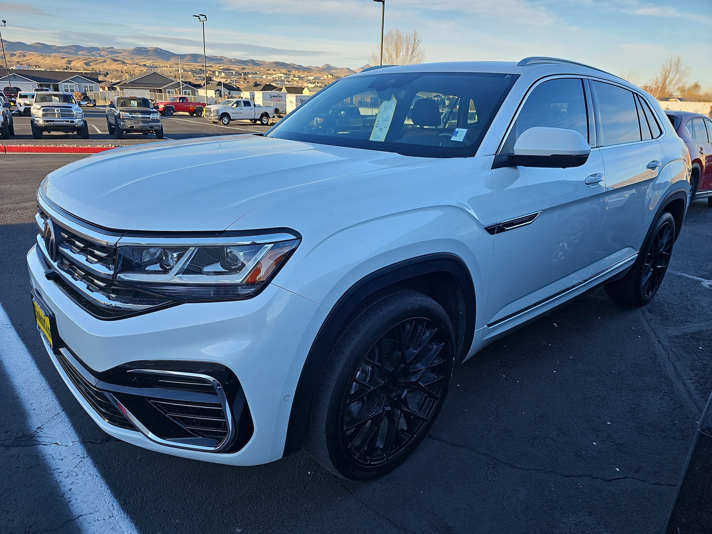 2022 Volkswagen Atlas Cross Sport SEL Premium R-Line's photo