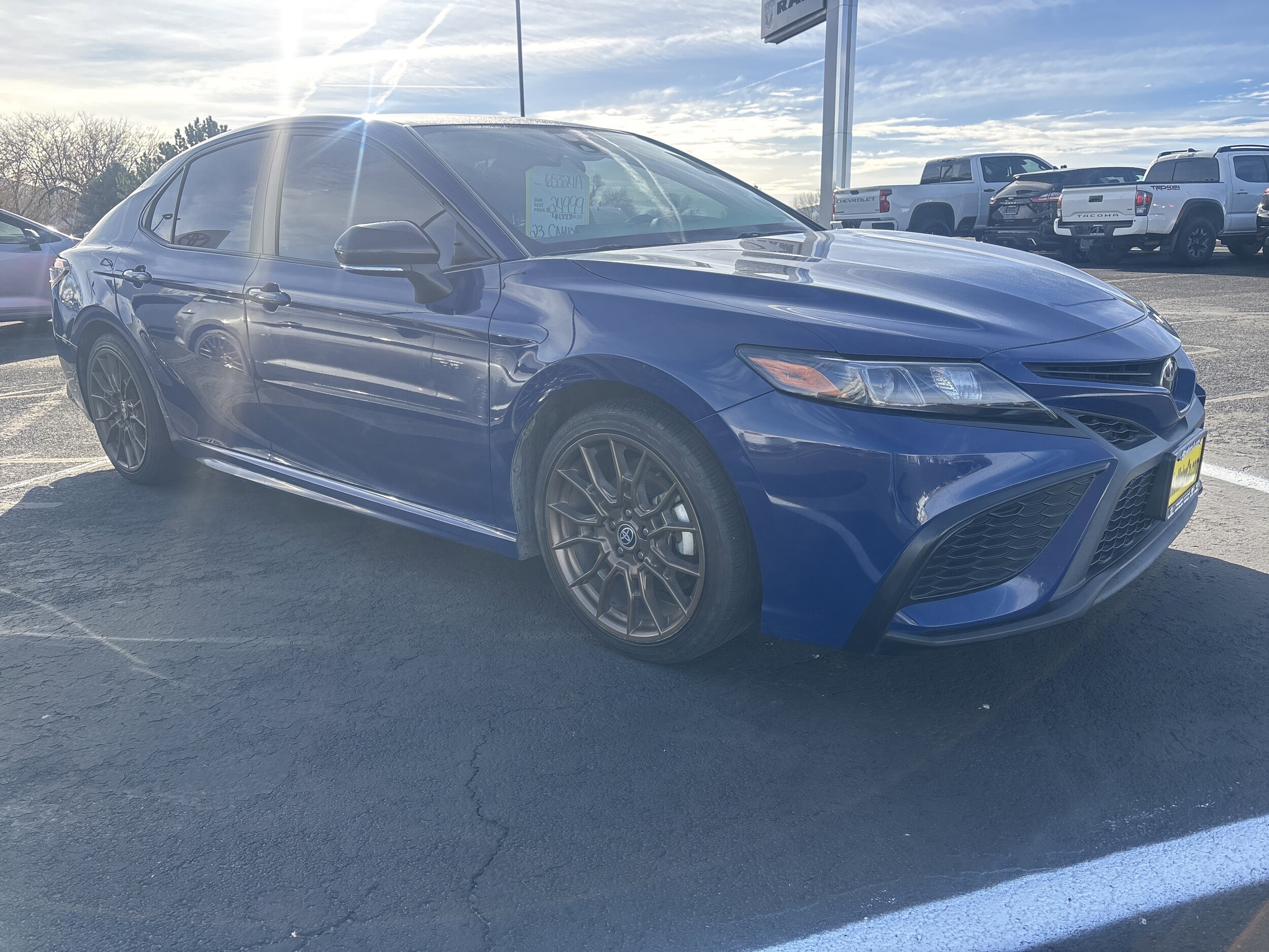 2023 Toyota Camry SE photo 3