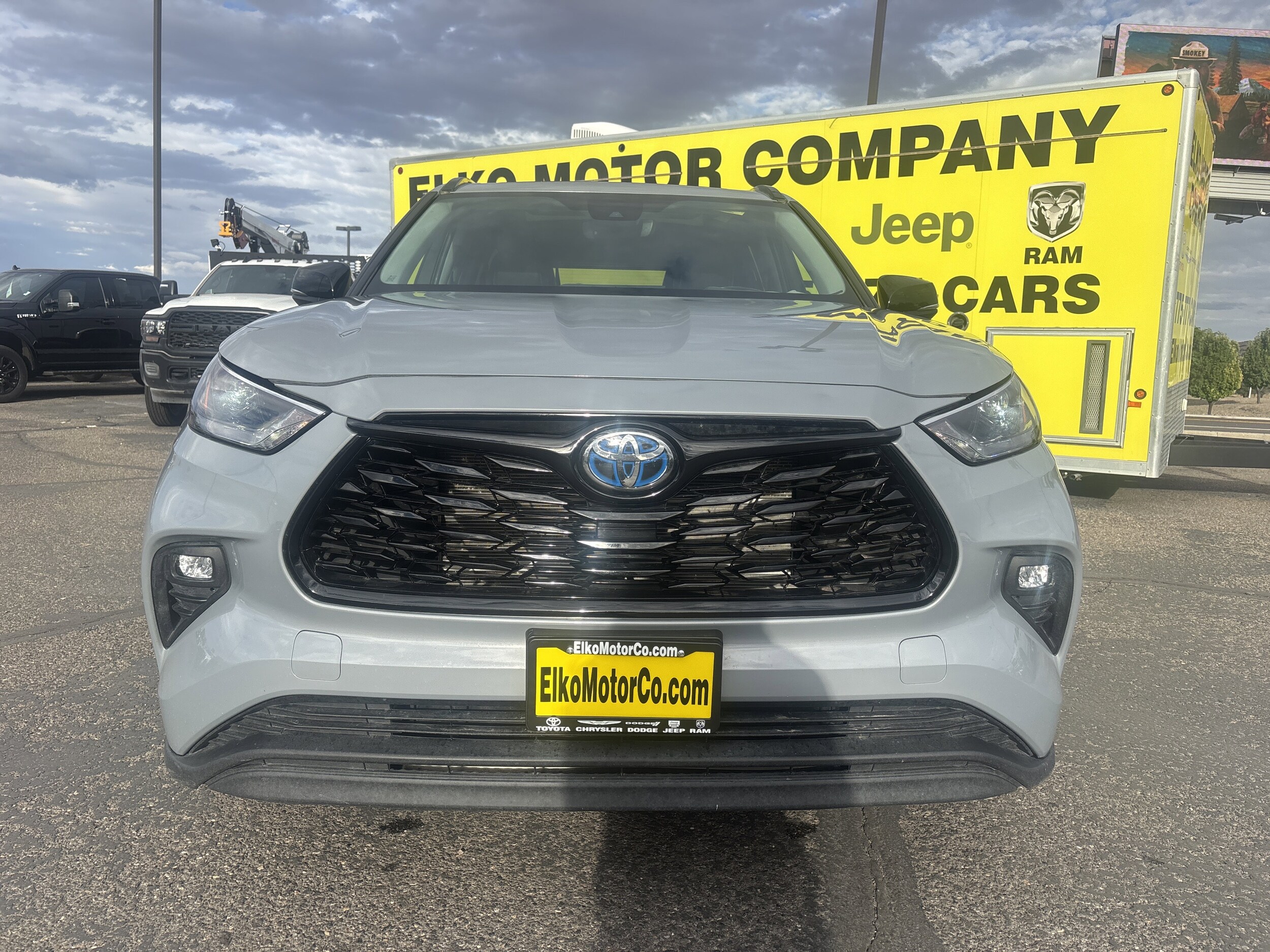 2024 Toyota Highlander Hybrid XLE photo 2