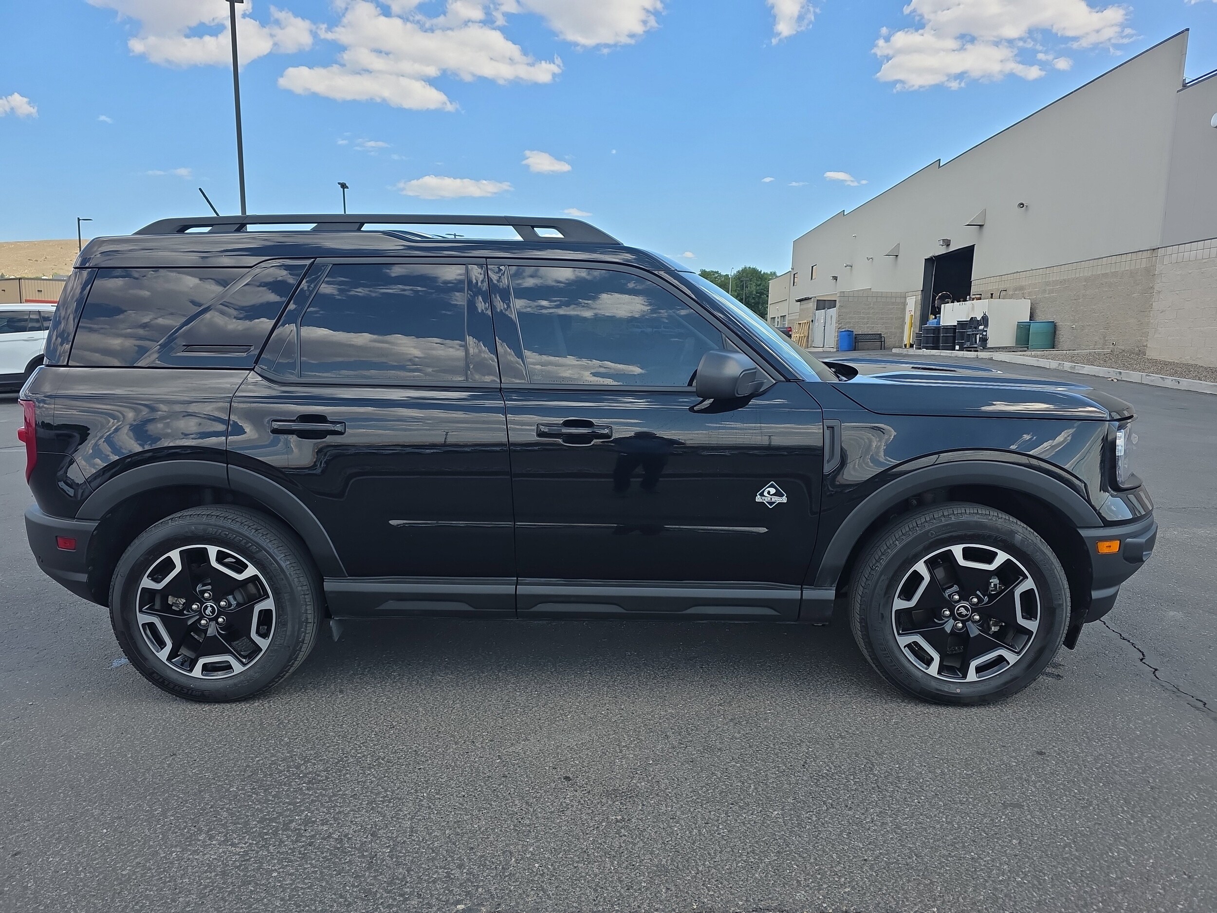 2023 Ford Bronco Sport Outer Banks photo 2
