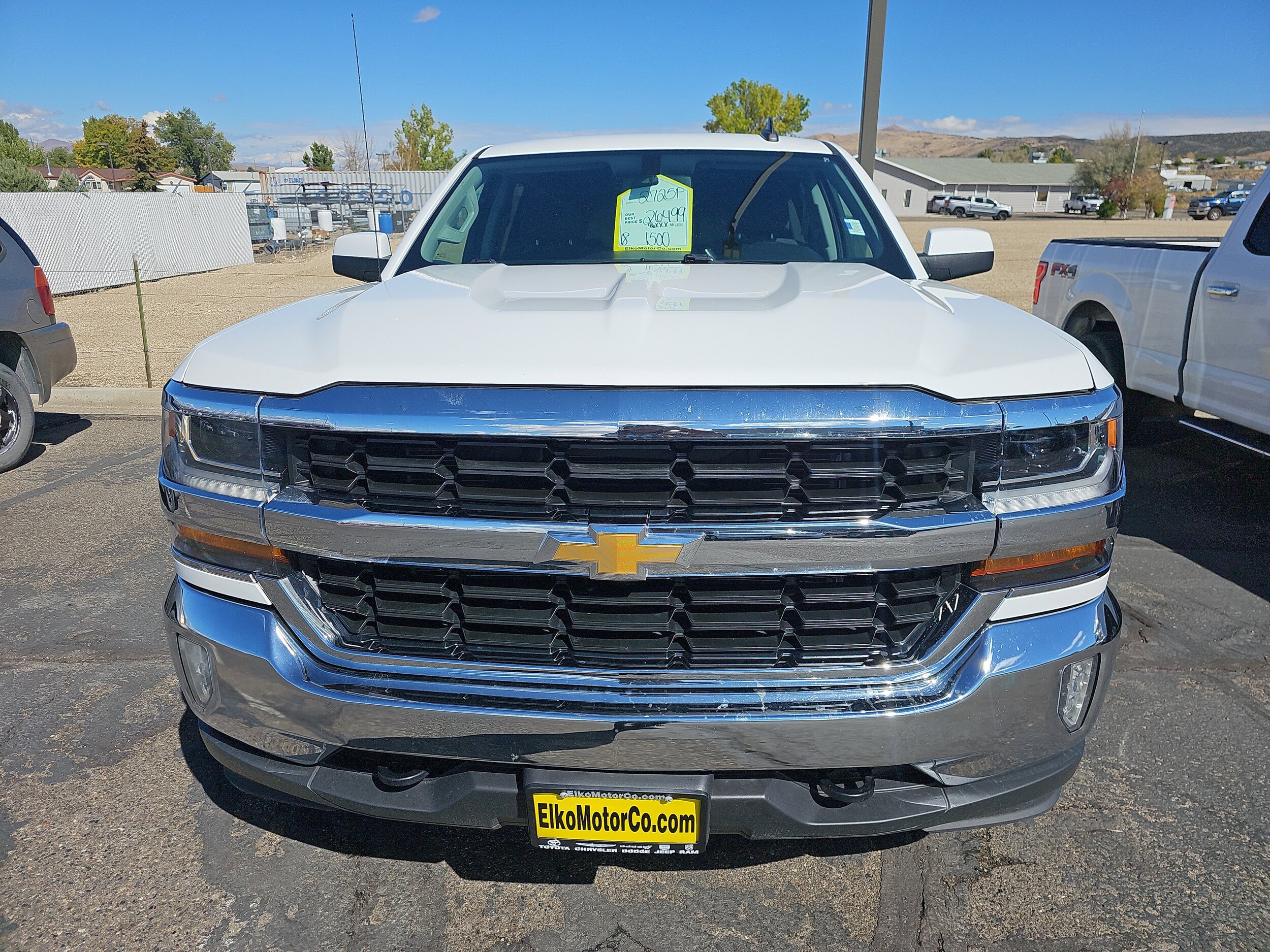 2018 Chevrolet Silverado 1500 LT photo 2