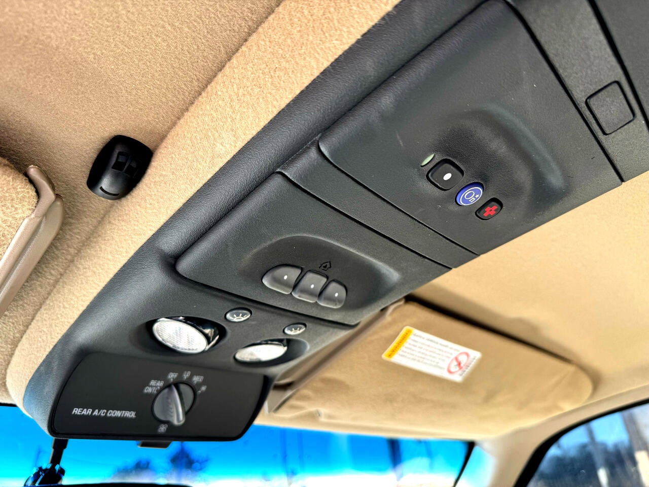 2000 Cadillac Escalade Base - Photo 18