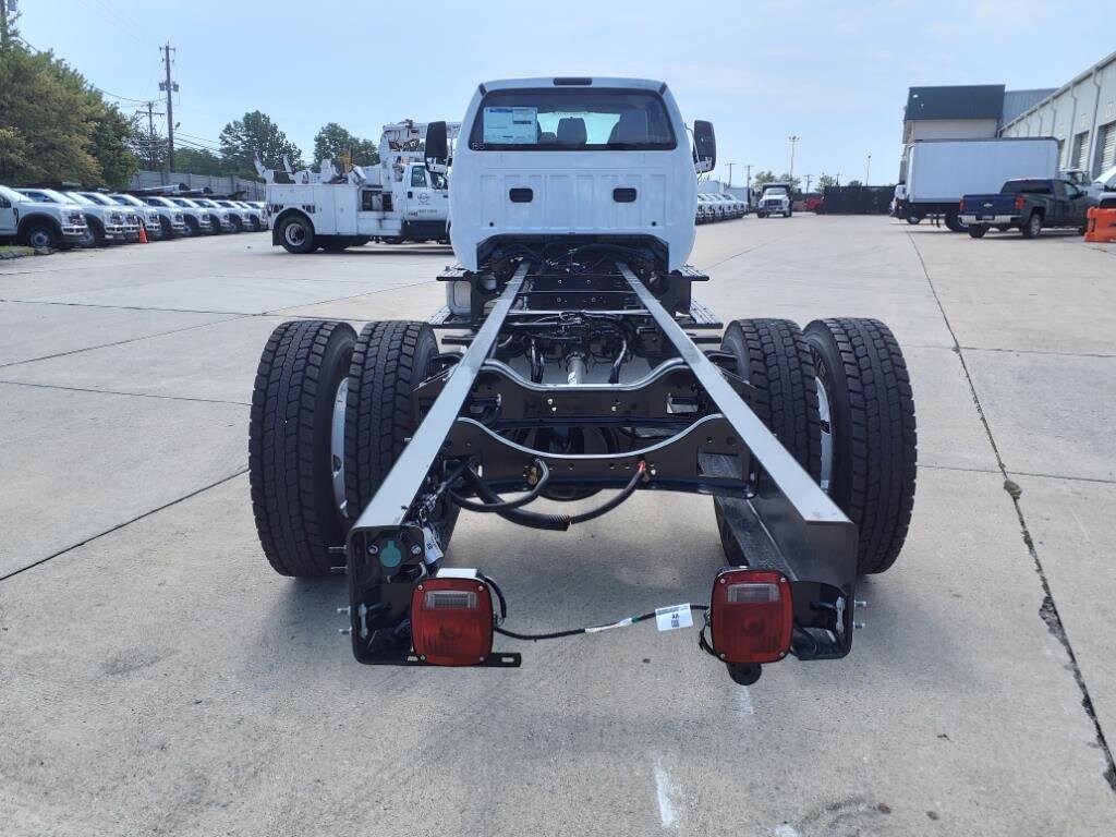 2025 Ford F-750 Base photo 4