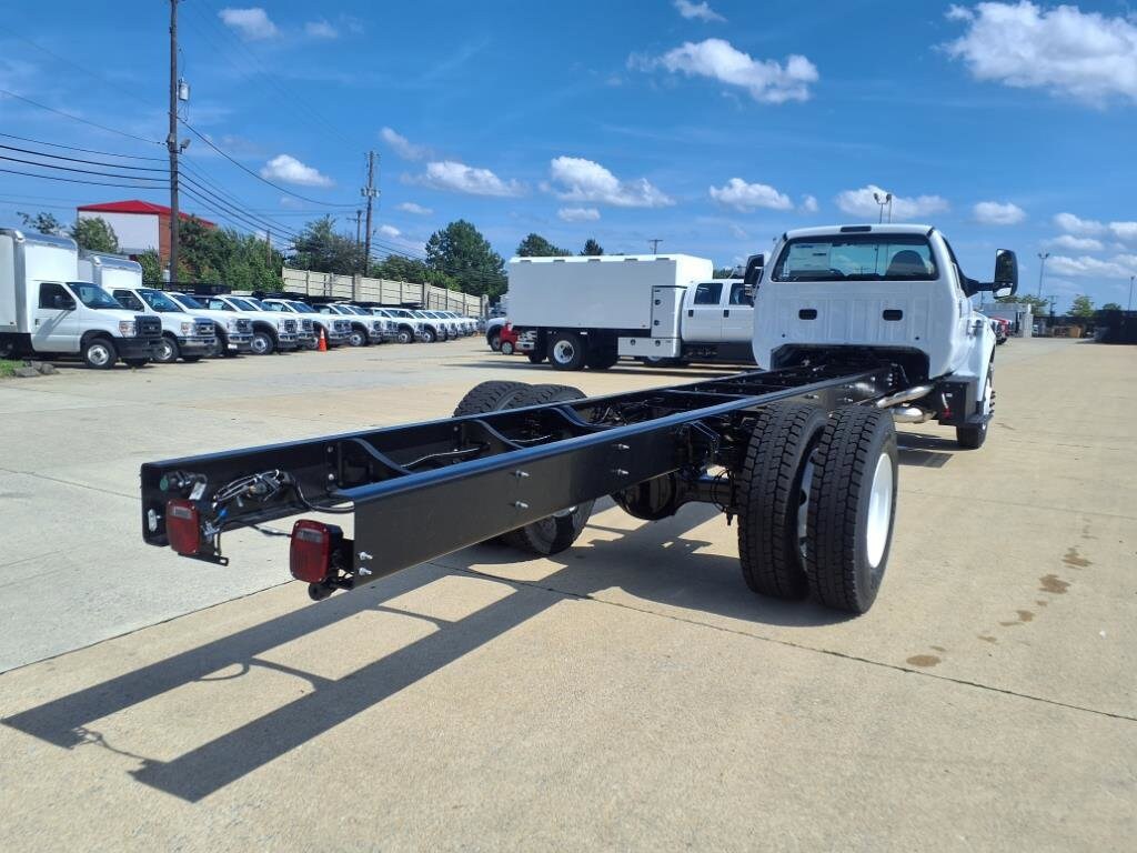 2026 Ford F-750 Base Regular Cab photo 4