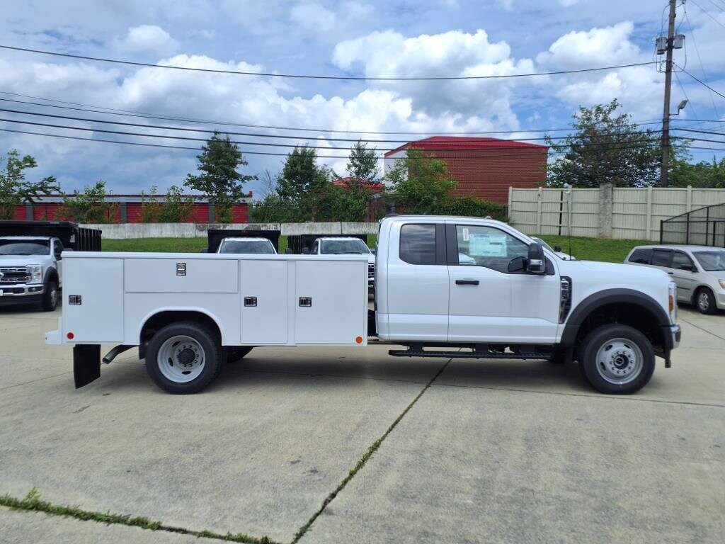2024 Ford F-550 photo 2