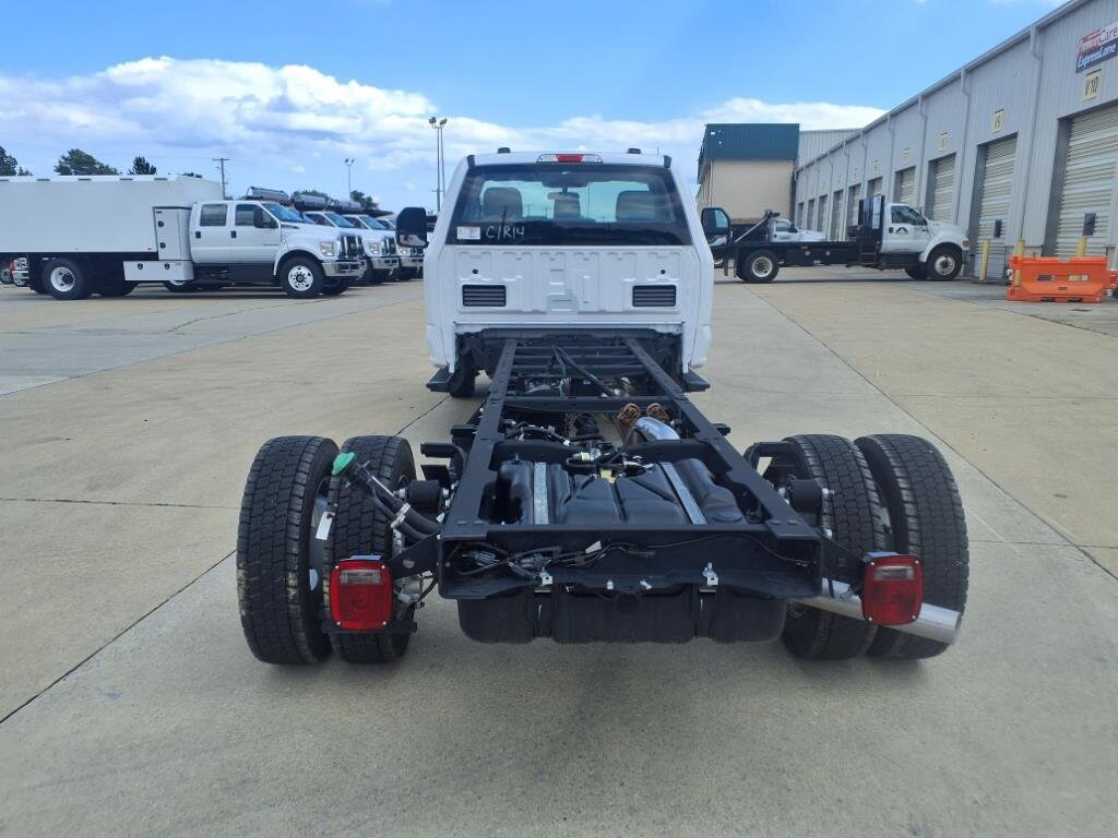 2024 Ford F-550 photo 2