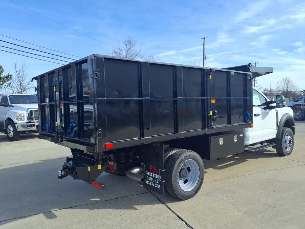 2024 Ford F-550 photo 2