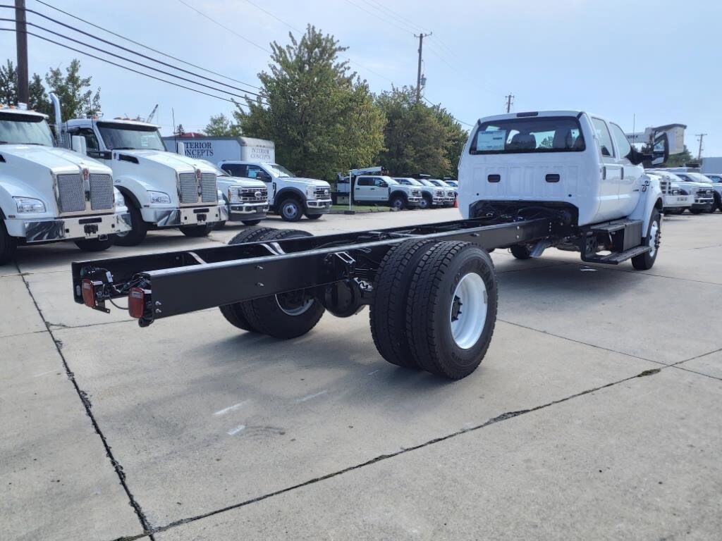 2025 Ford F-750 Base photo 3