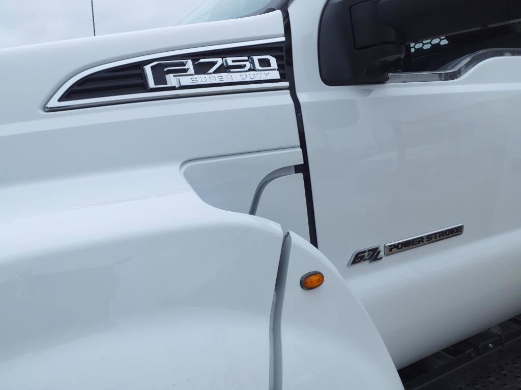 2025 Ford F-750 Base photo 4