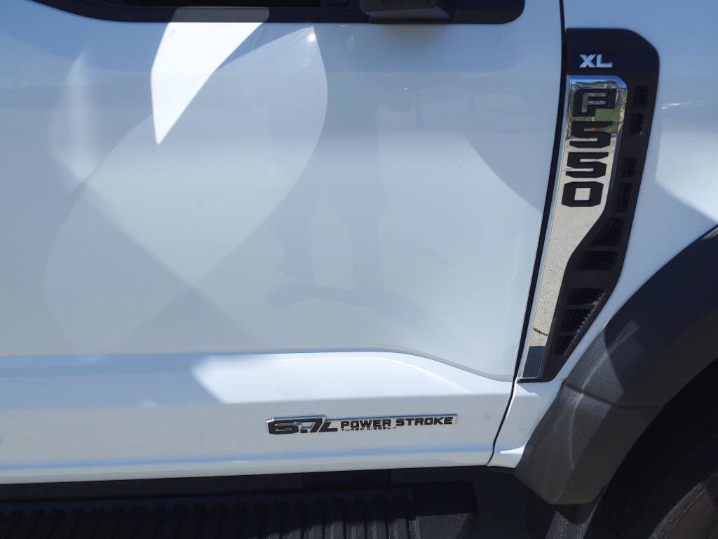 2024 Ford F-550 photo 3
