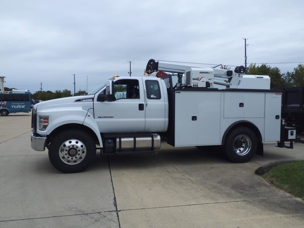 2025 Ford F-750 Base photo 2