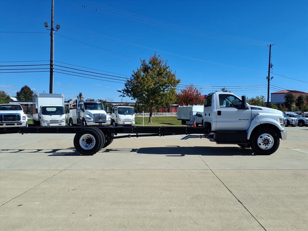 2026 Ford F-750 Base photo 2