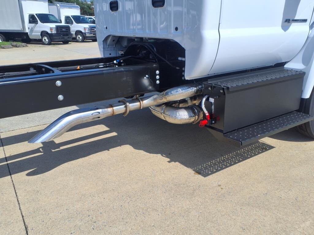 2026 Ford F-750 Base Regular Cab photo 3