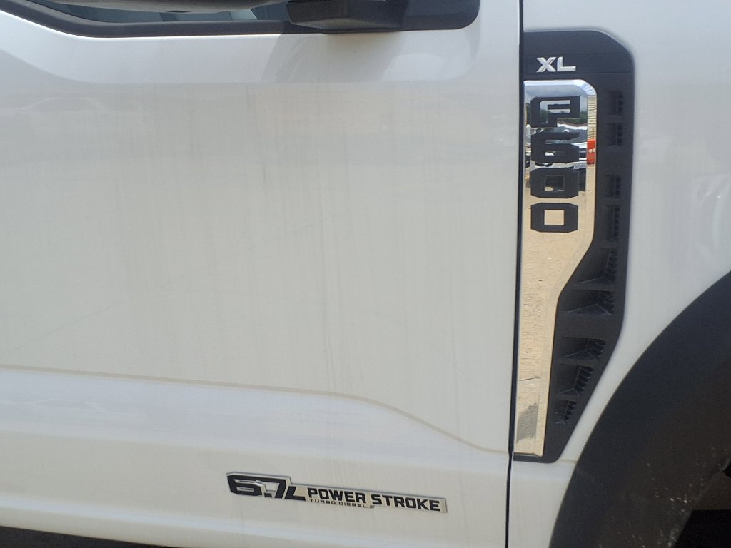 2024 Ford F-600 photo 3